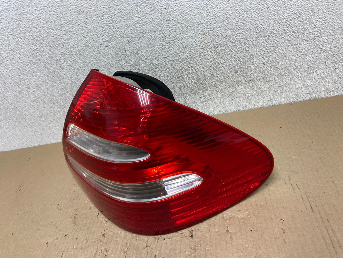 No Led 2003-2006 Mercedes E Class Sedan Right Passenger Tail Light AE9790 LK1