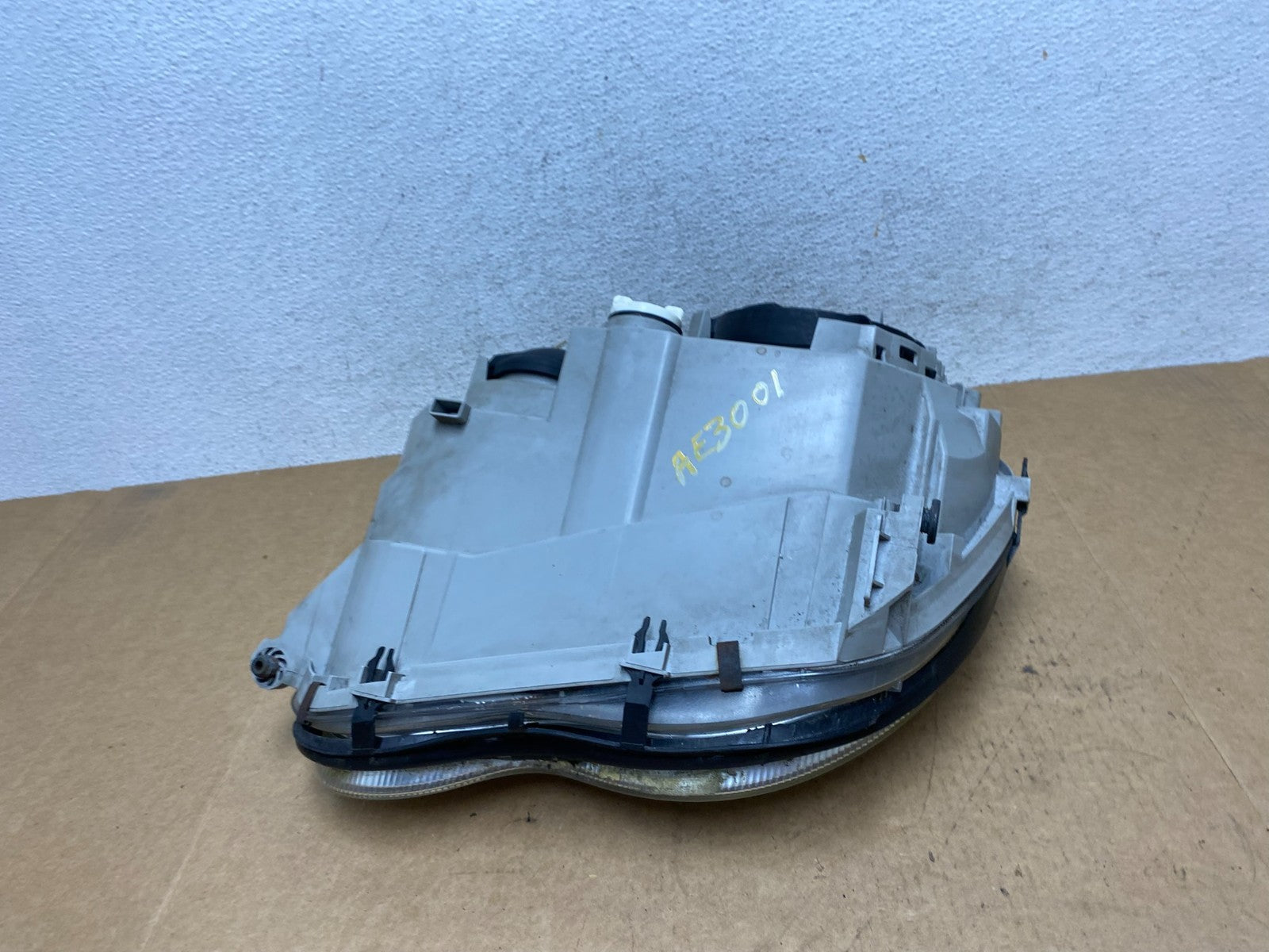 2005 to 2007 Mercedes-Benz C-Class Right Passenger Side Headlight AE3001 DW6