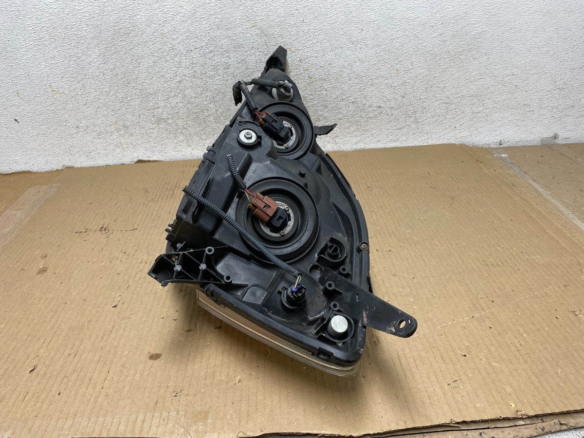 2006 to 2010 Toyota Sienna Right Passenger Rh Side Headlight Halogen AH3069 DW9