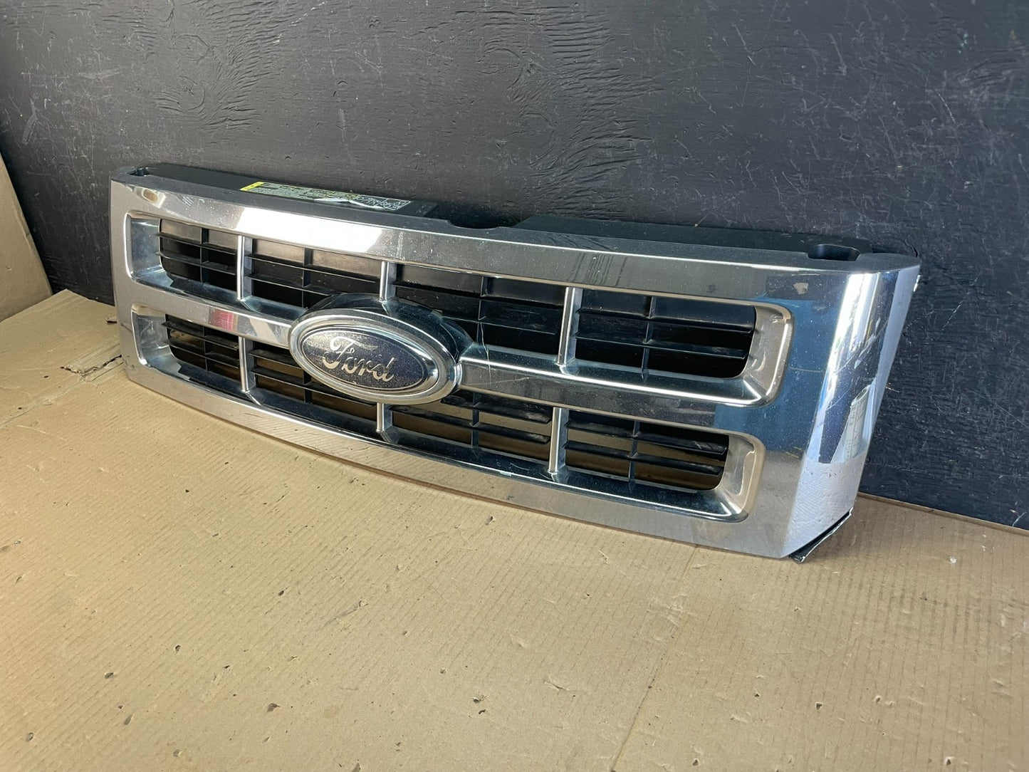 2008 to 2012 Ford Escape Front Upper Grill Grille AE3647 DG2