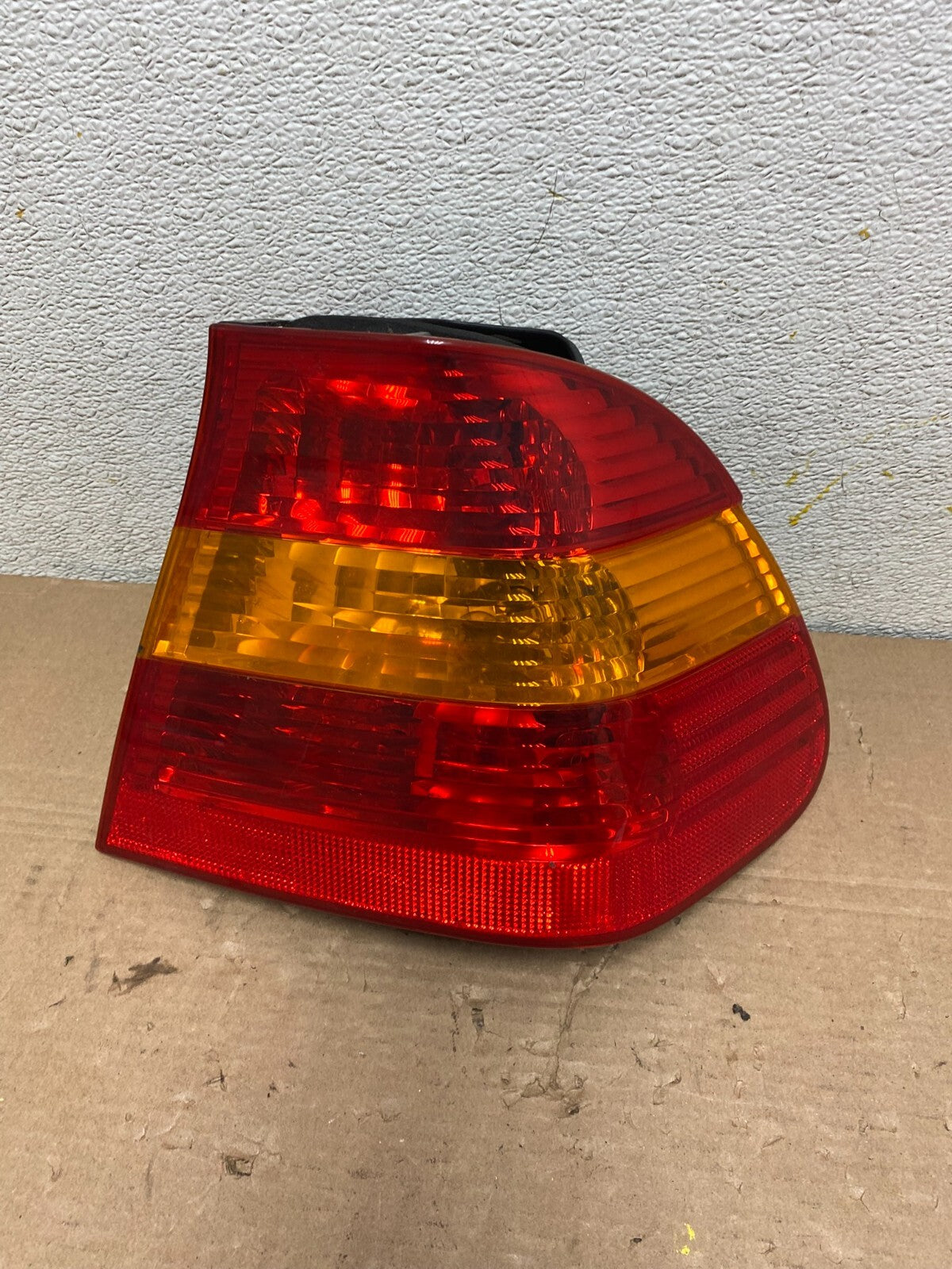 2002-2005 Bmw E46 325i 328i Right Passenger Side Tail Light N7714 DW0