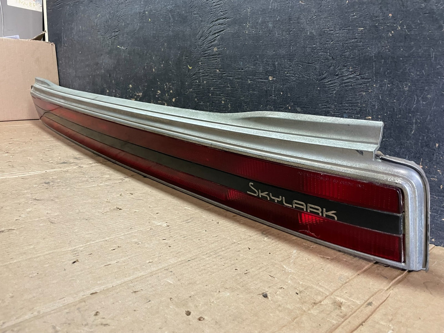 1986 to 1987 Buick Somerset Skylark Trunk Rear Center Tail Light Panel Z5924 DG1