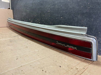 1986 to 1987 Buick Somerset Skylark Trunk Rear Center Tail Light Panel Z5924 DG1