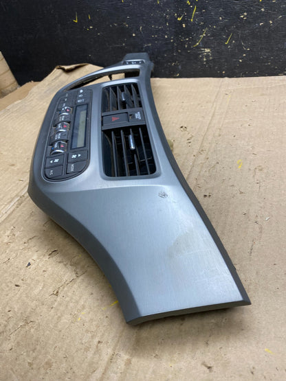 2005 to 2010 Honda Odyssey  Radio Climate Control Dash Trim Bezel X5964 DG3