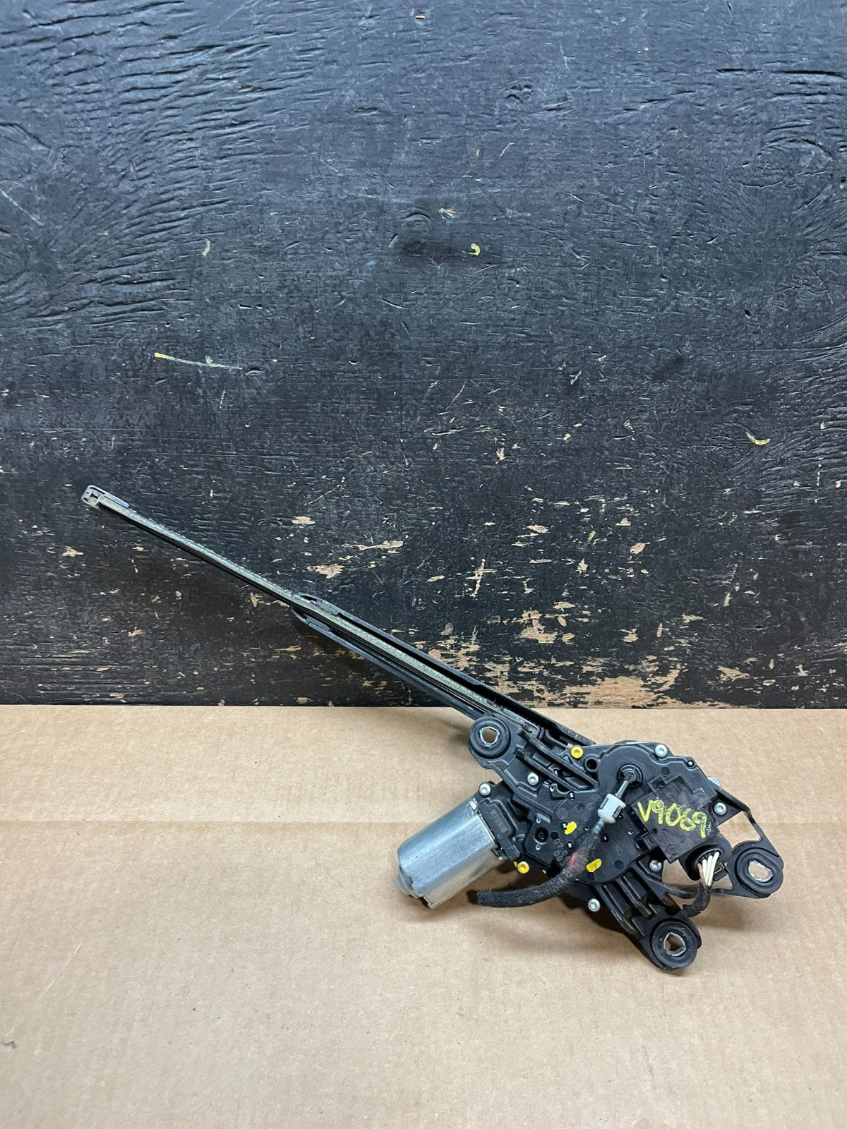 2006 to 2009 Volkswagen Golf Rear Windshield Wiper Motor OEM AA9012 DG4