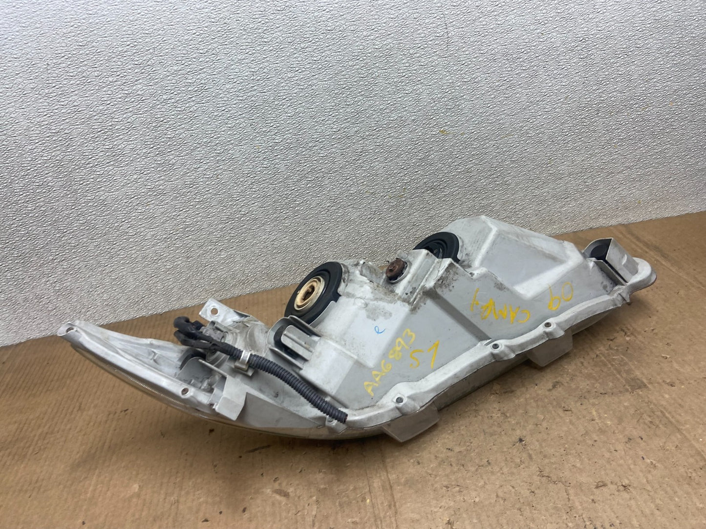 2010 - 2011 Toyota Camry Left Driver LH Halogen Headlight AA6893 DW7