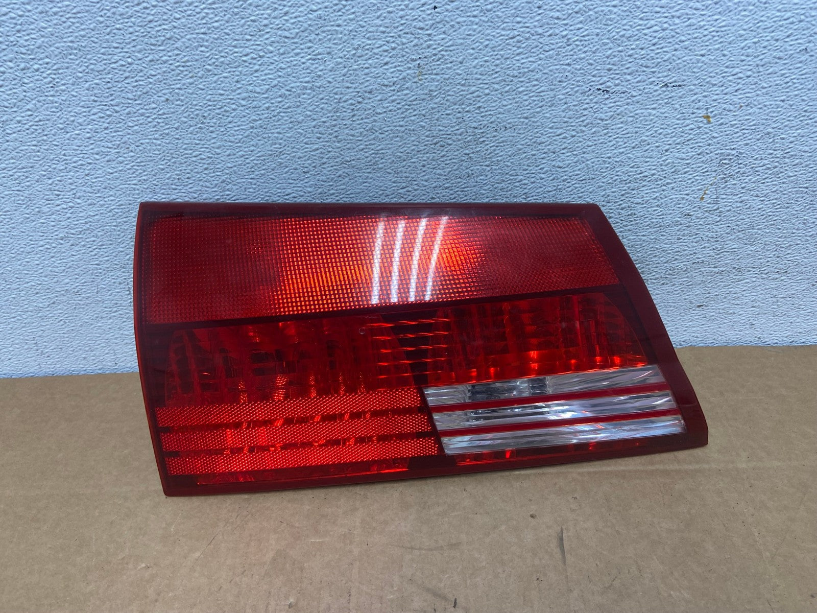 2004 - 2005 Toyota Sienna Left Driver LH Side Inner Tail Light AD5475 LK0