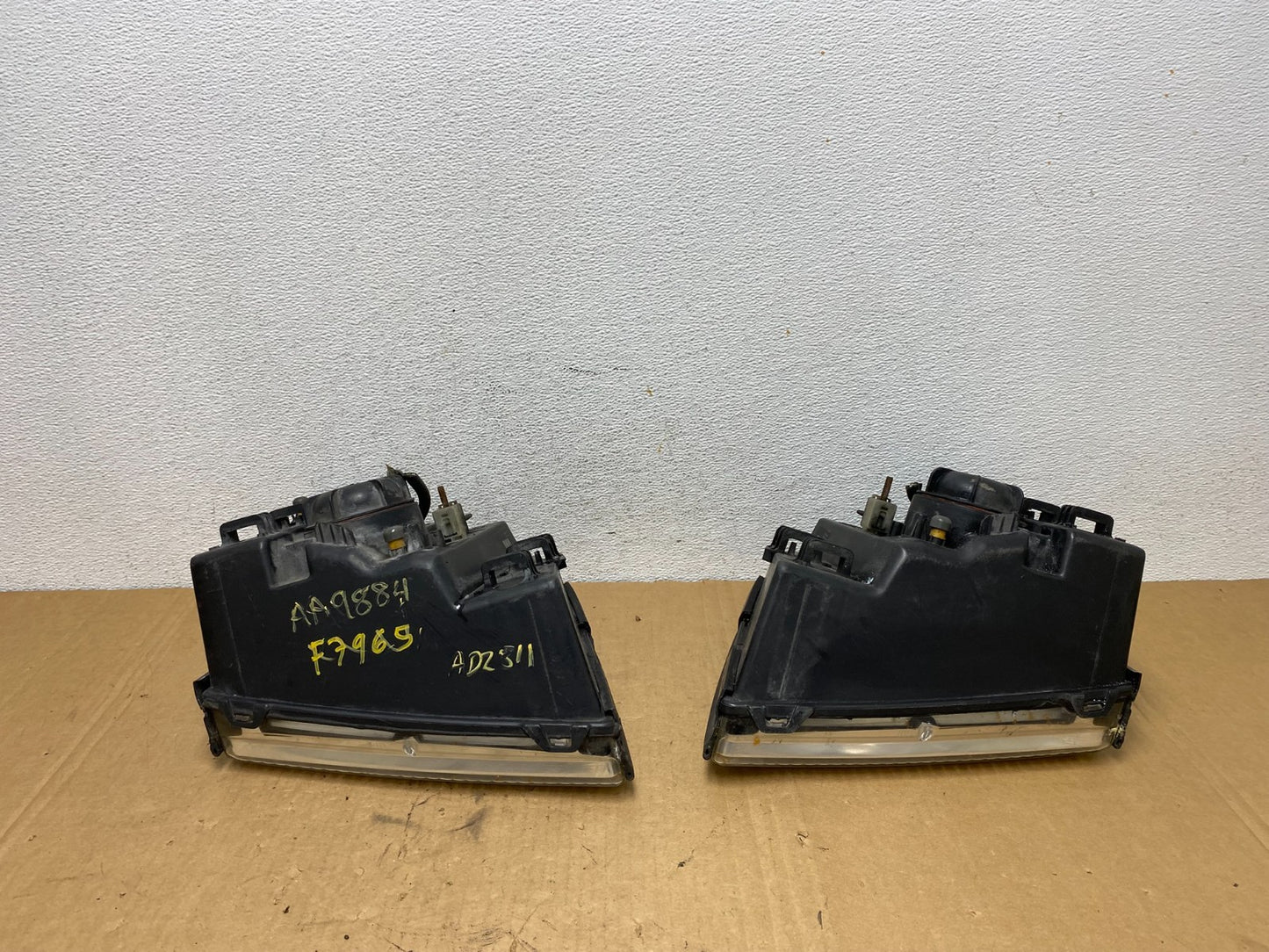 2002-2005 Mercury Mountaineer Left+Right Side Halogen Headlights AD2811 DW10