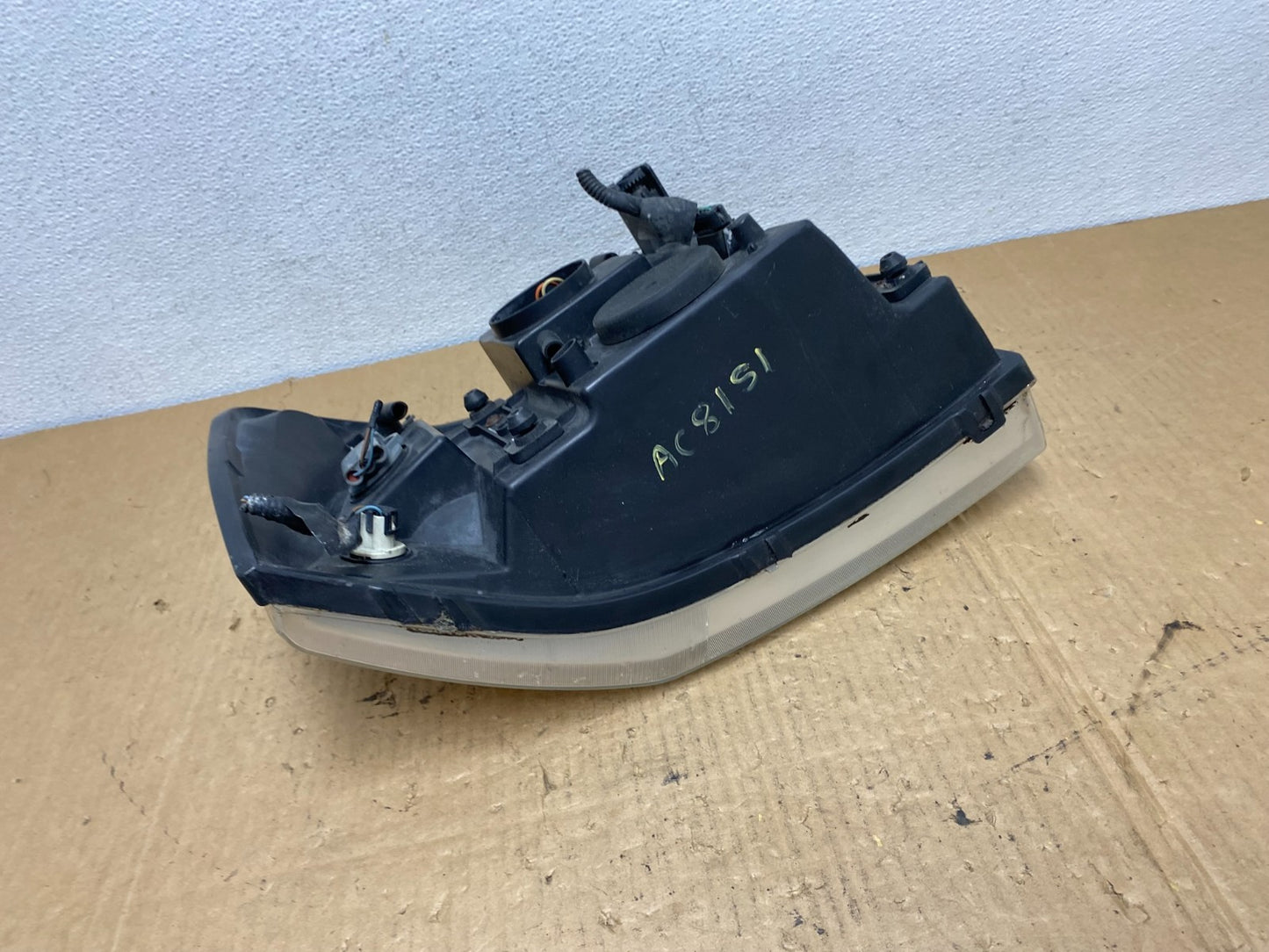 2002 to 2009 Gmc Envoy Left Driver Lh Side Headlight Halogen AC8151 DW7