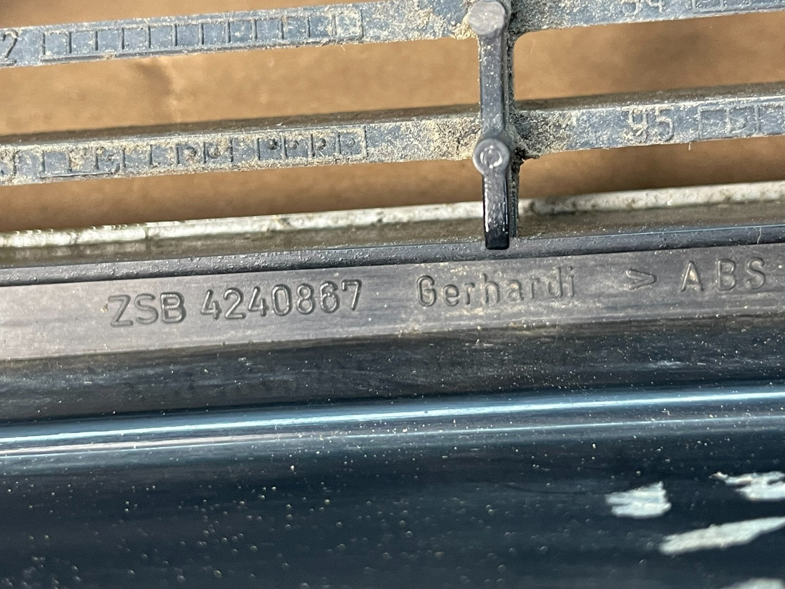1994 to 1997 Saab 900 Front Upper Center Grille Grill ad8362 DG6