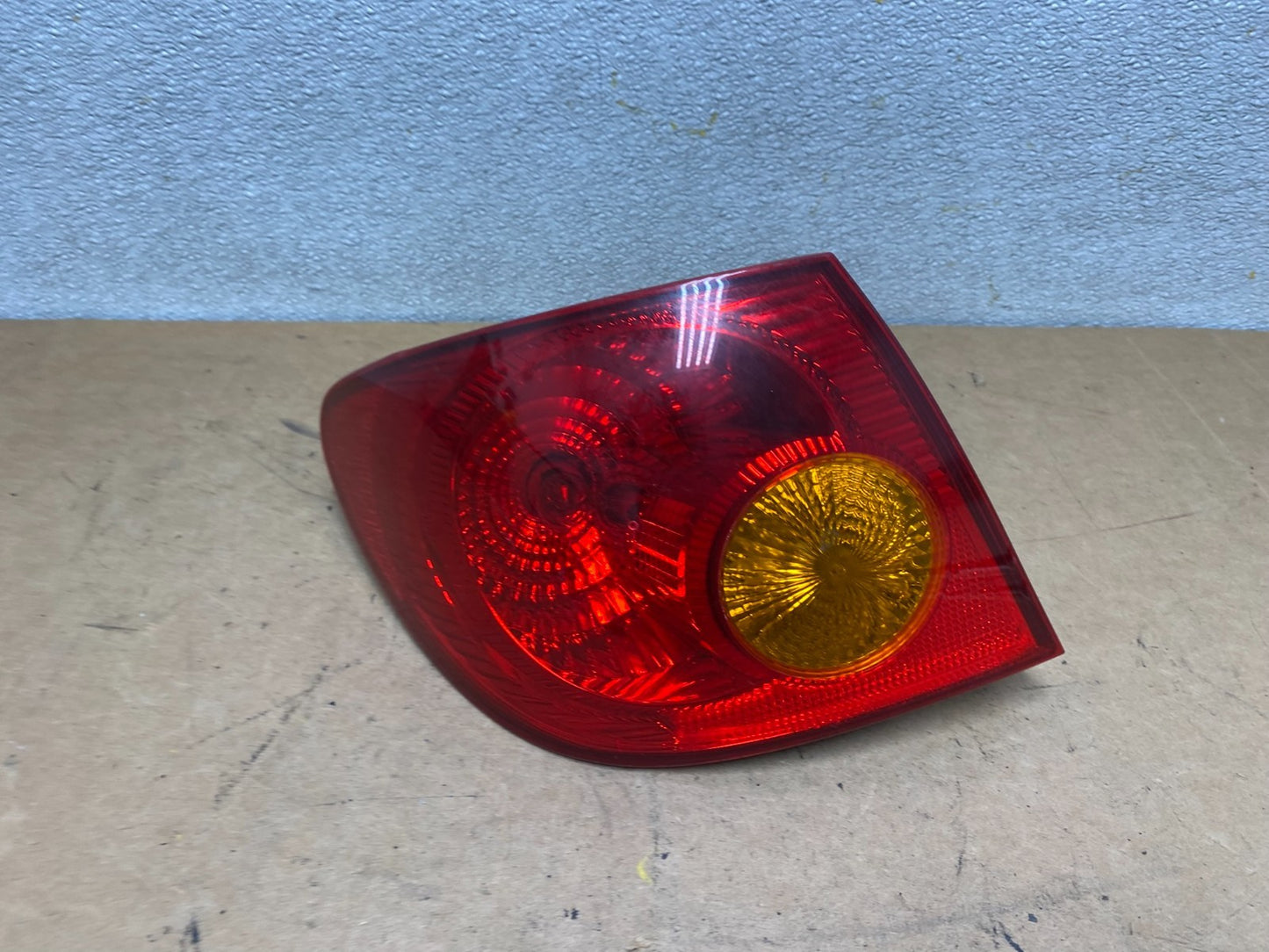 2003 to 2005 Toyota Corolla Left Driver Lh Side Tail Light X5041 DW0