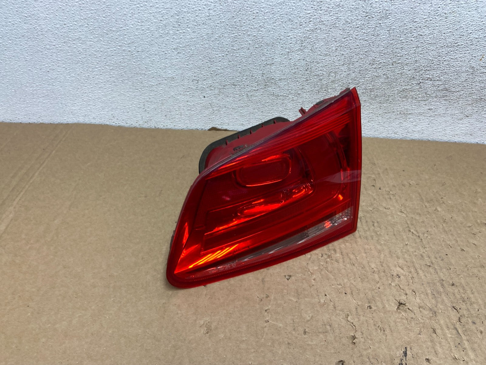 2011-2014 Volkswagen Touareg Right Passenger Side Inner Tail Light AF7960 GD2