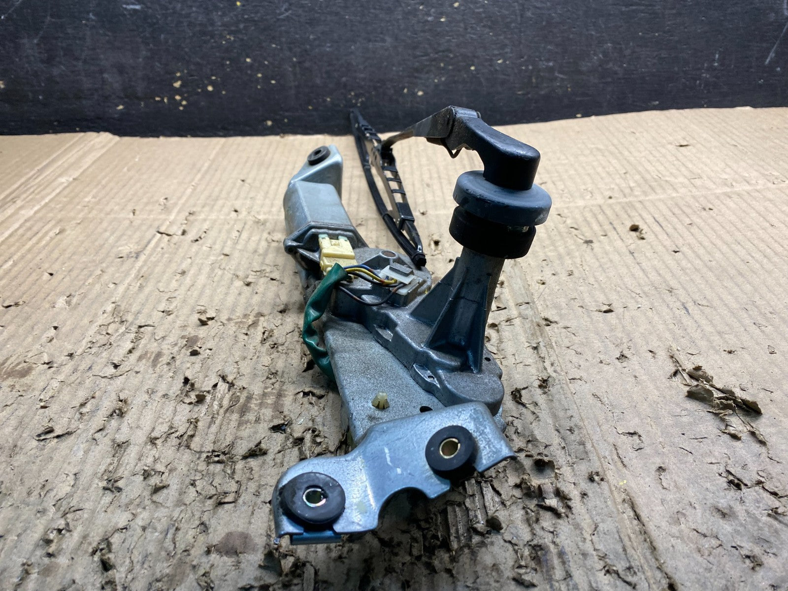 2000 to 2004 Subaru Legacy Rear Windshield Wiper Motor OEM X3974 PS4