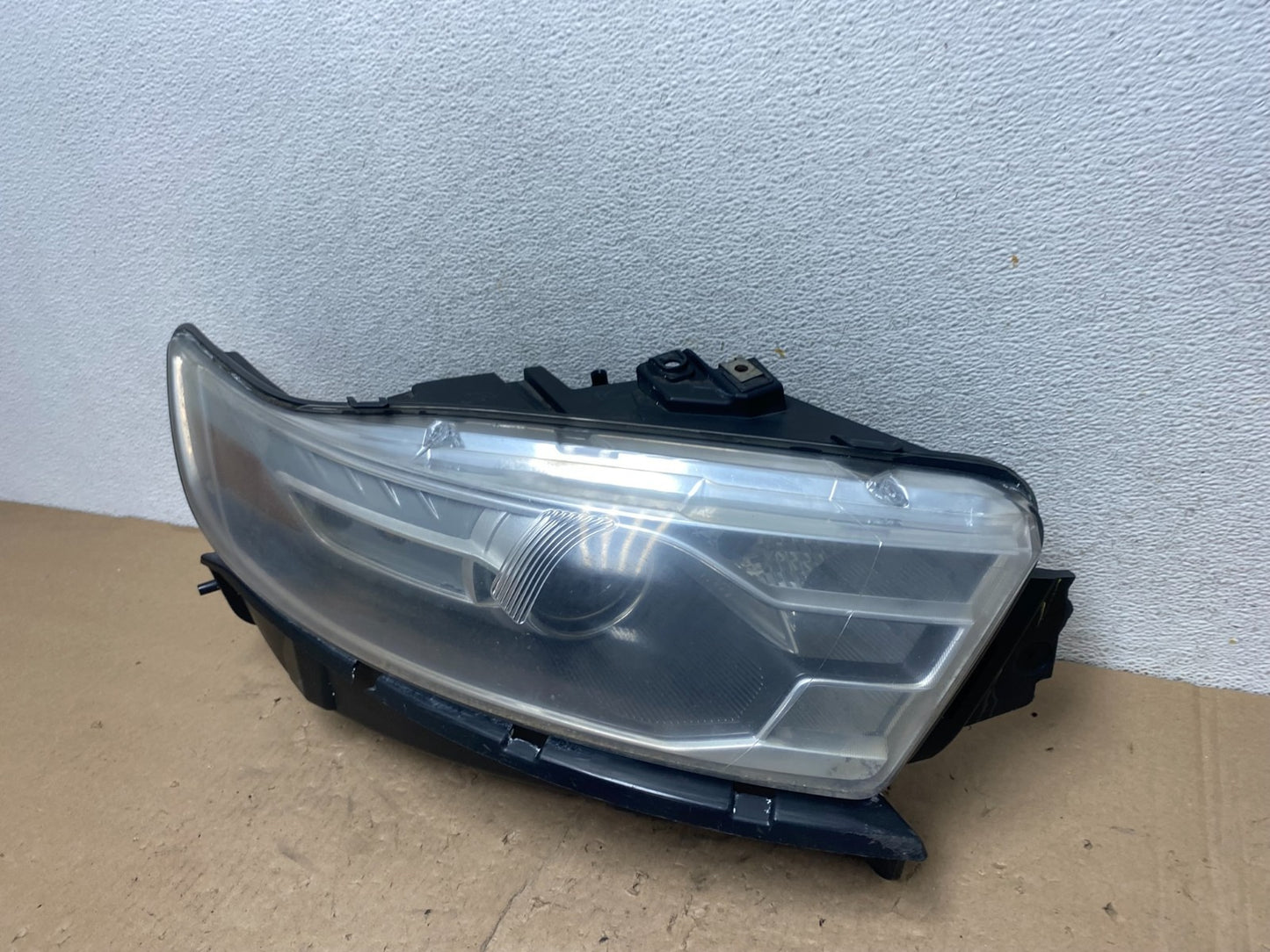 2013 to 2019 Ford Taurus Right Passenger RH Side Headlight Halogen AG5552 DW1