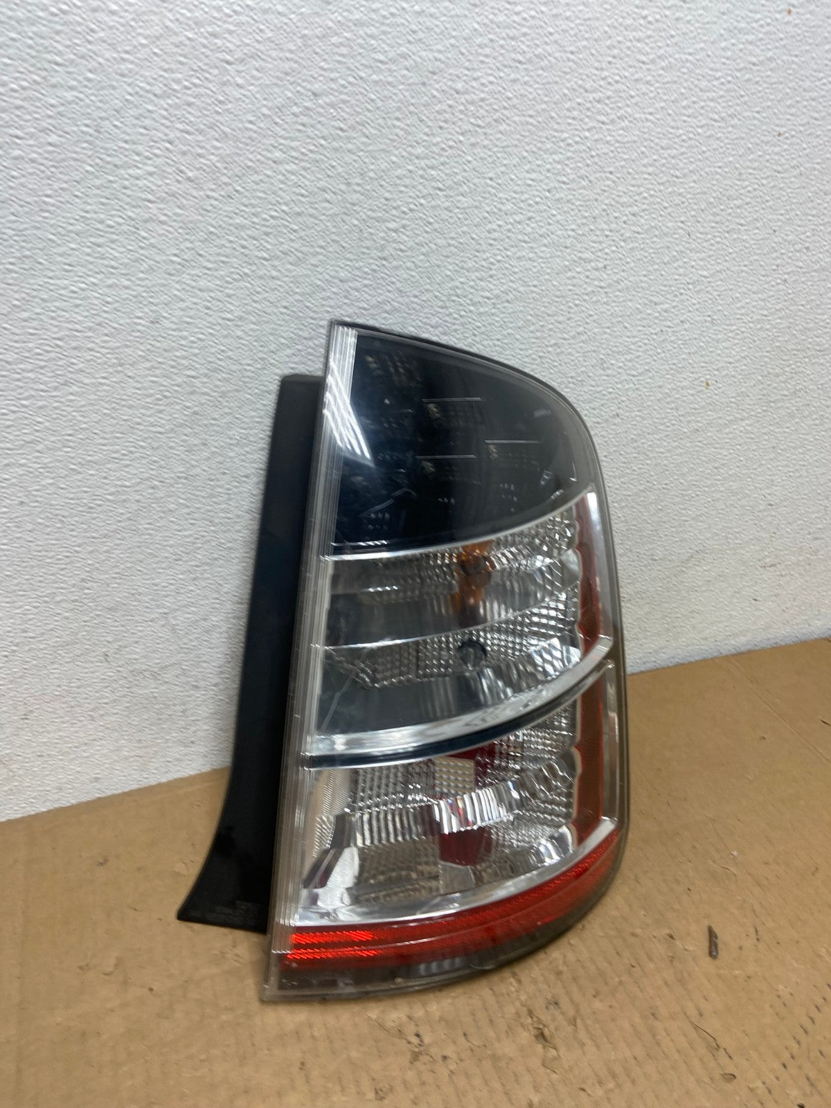 2004 - 2005 Toyota Prius Right Passenger Side Rh Tail Light AD0921 LK2