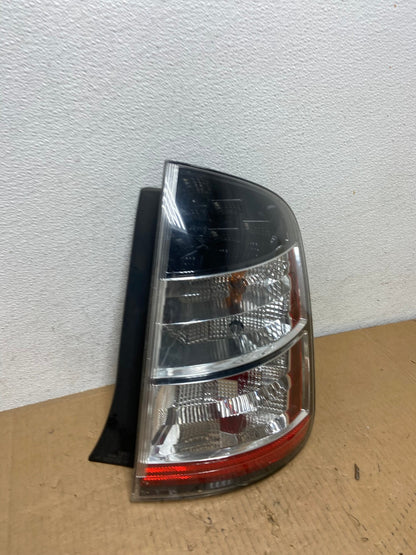2004 - 2005 Toyota Prius Right Passenger Side Rh Tail Light AD0921 LK2