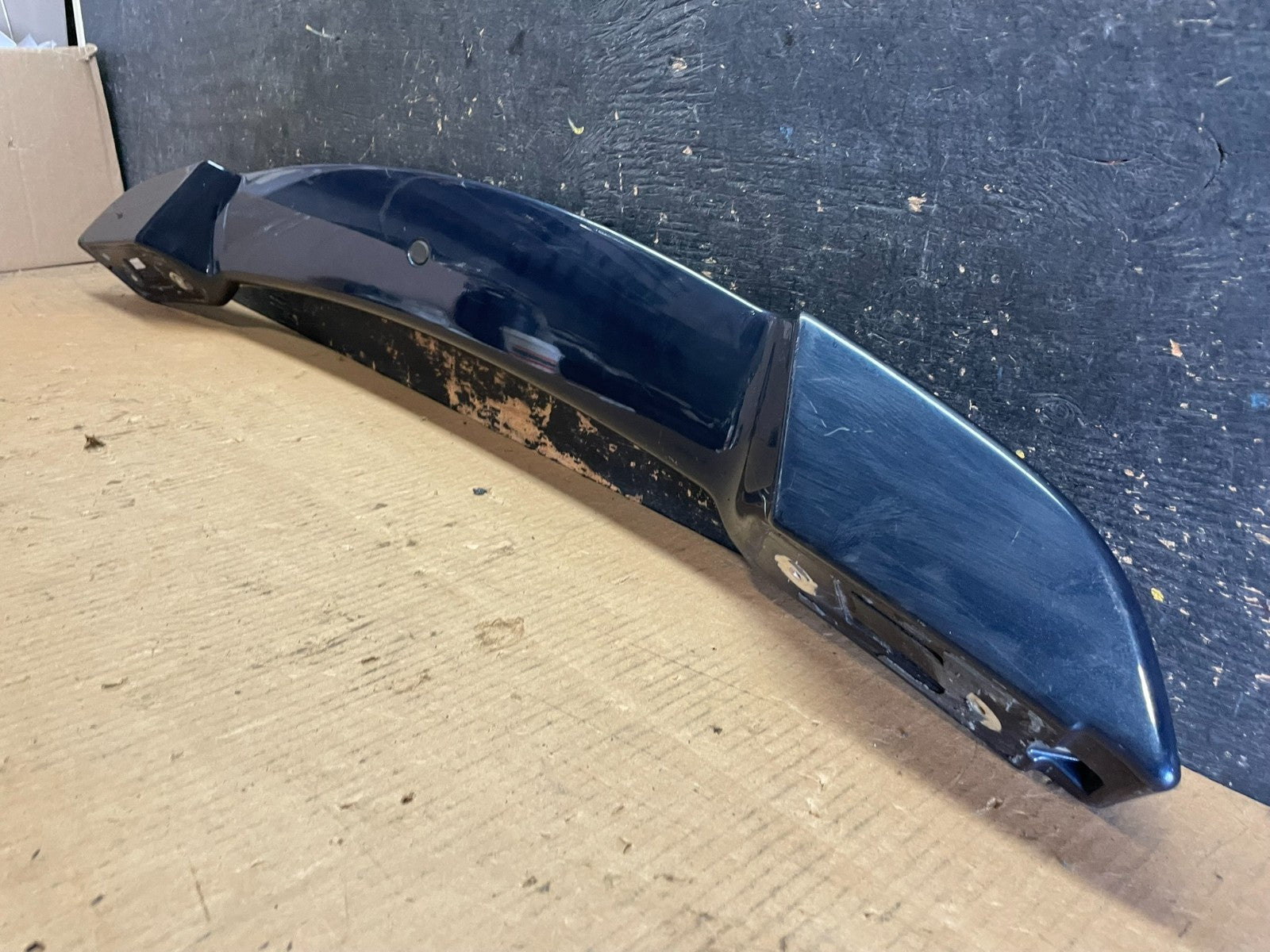 2008 to 2014 Land Rover LR2 Rear Trunk Tail Light Lift Gate Spoiler AA5922 DG7