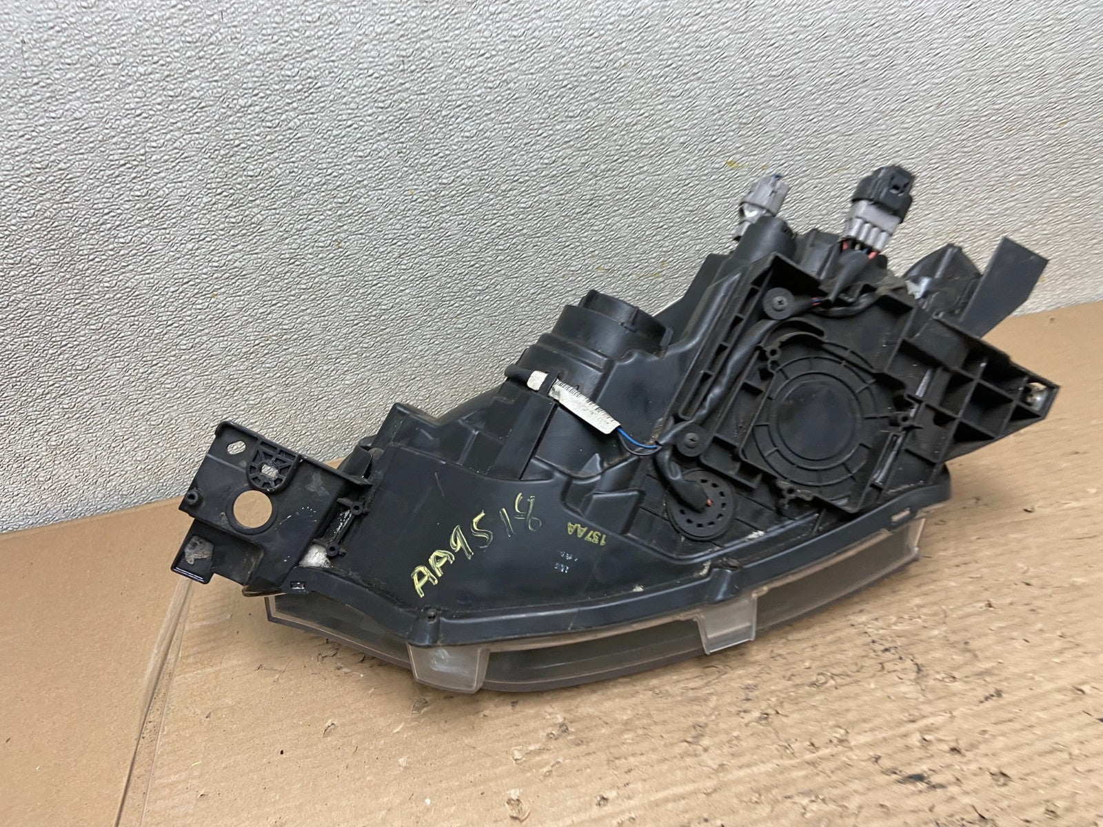 2014-2015 Mitsubishi Outlander Right Passenger Halogen Headlight Oem AA9518 DW6