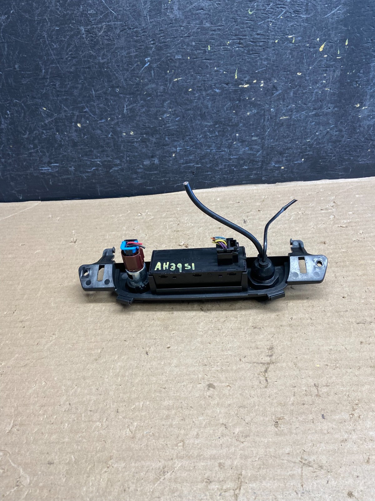 2007 - 2014 Chevrolet Tahoe Yukon Pedal Traction Control Switch AH3951 DG3