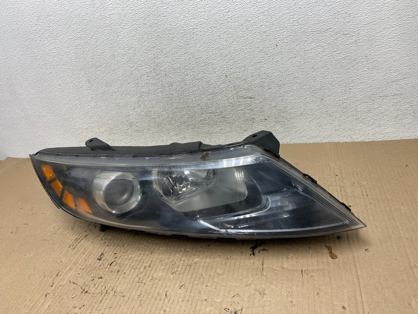2011-2013 Kia Optima Right Passenger RH Side Headlight Halogen AF6020 DW1