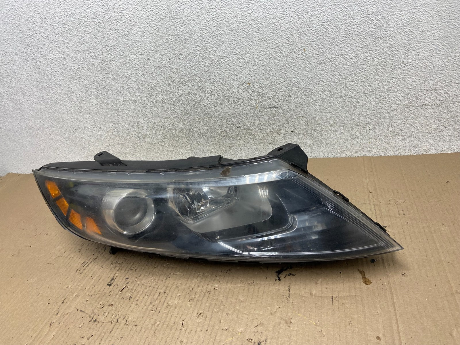 2011-2013 Kia Optima Right Passenger RH Side Headlight Halogen AF6020 DW1