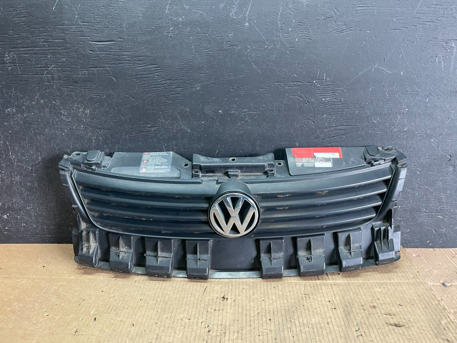 1996 to 2000 Volkswagen Passat Front Grill Grille J41180