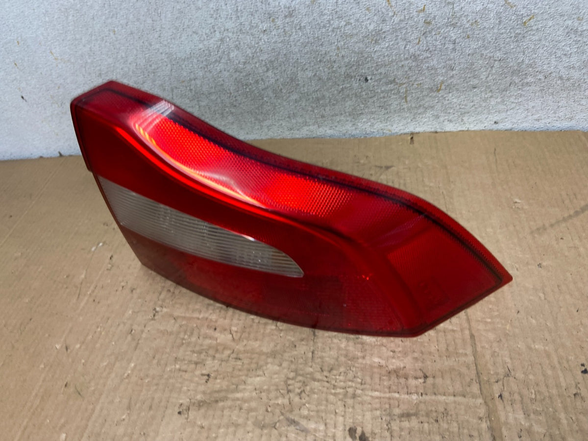 2007 - 2013 Volvo S80 Right Passenger RH Side Tail Light AI8296 DW1