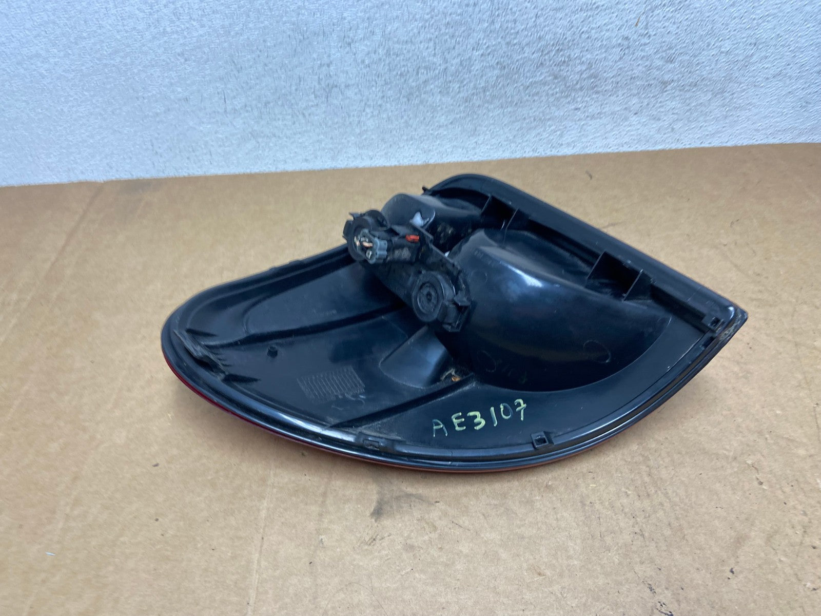 2004 - 2007 Dodge Grand Caravan Right Passenger Side Tail Light AE3107 LK4