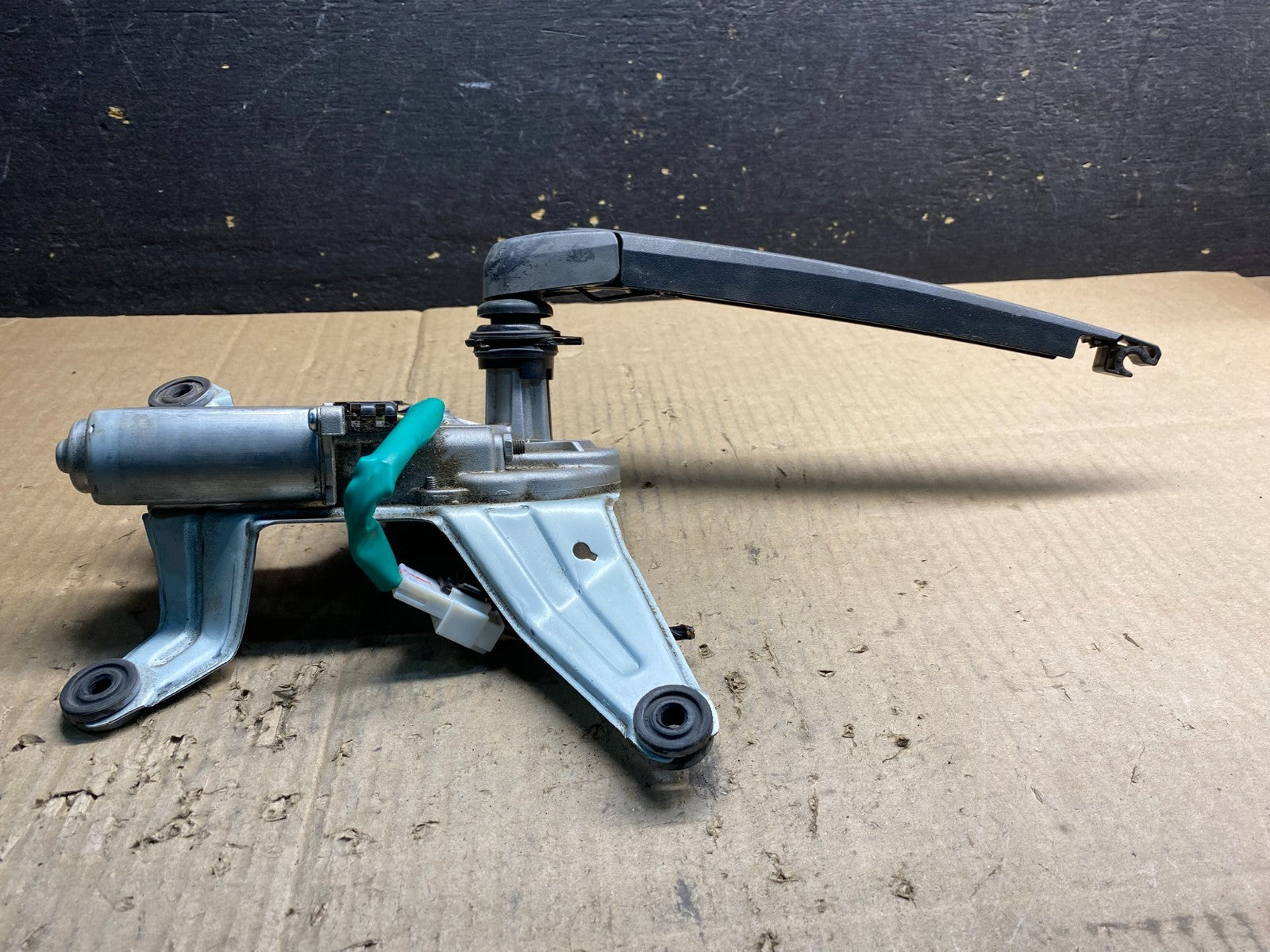 2007 - 2010 Hyundai Santa Fe Rear Glass Windshield Wiper Motor AB0374 DG1