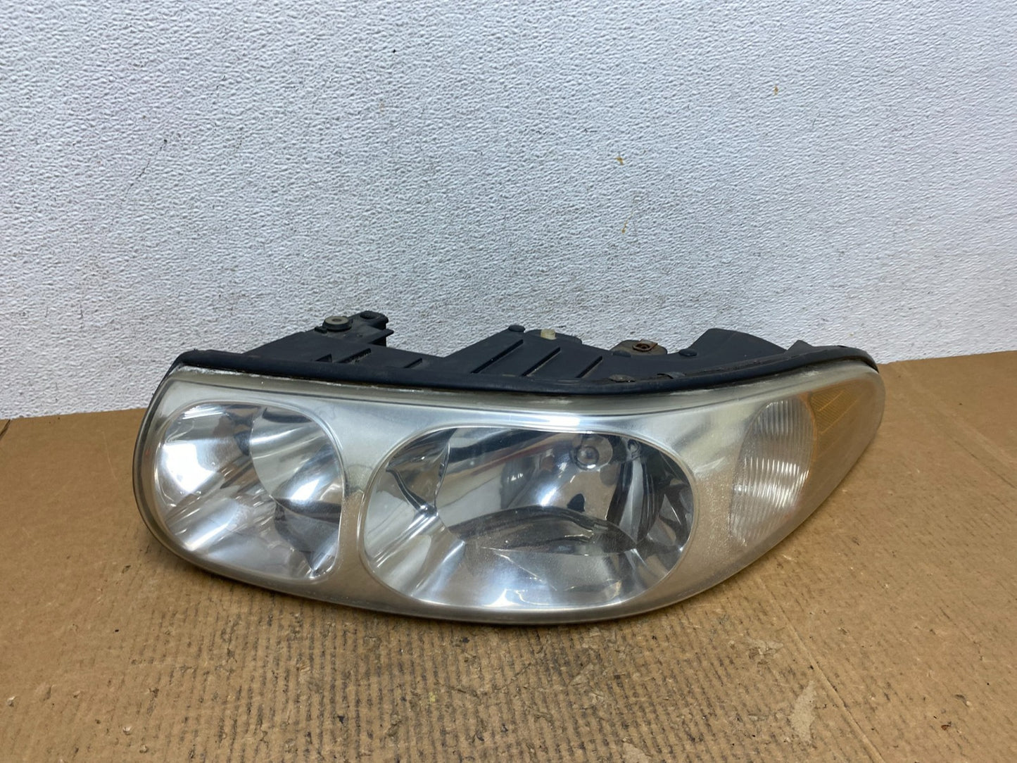 2000 to 2005 Buick Lesabre Headlight Left Driver Lh Side Halogen AE1608 DW0