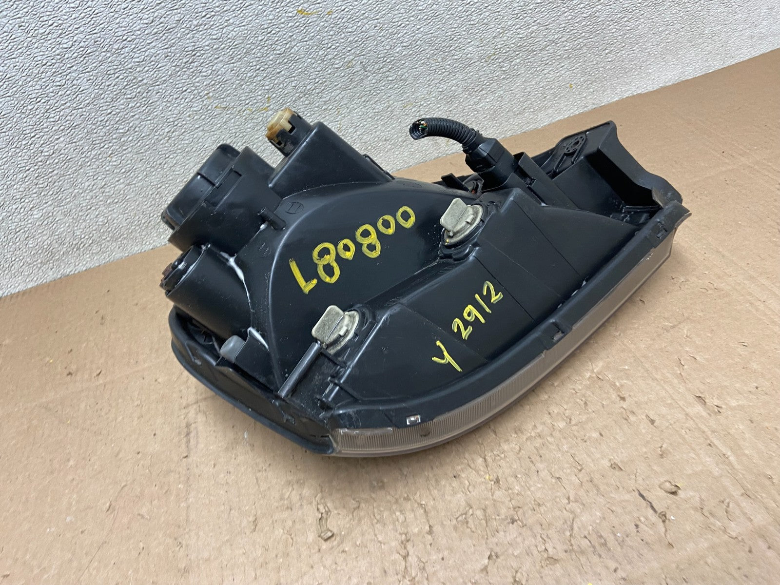 2005 to 2008 Hyundai Tucson Left Driver LH Side Headlight Oem Y2912 DW9