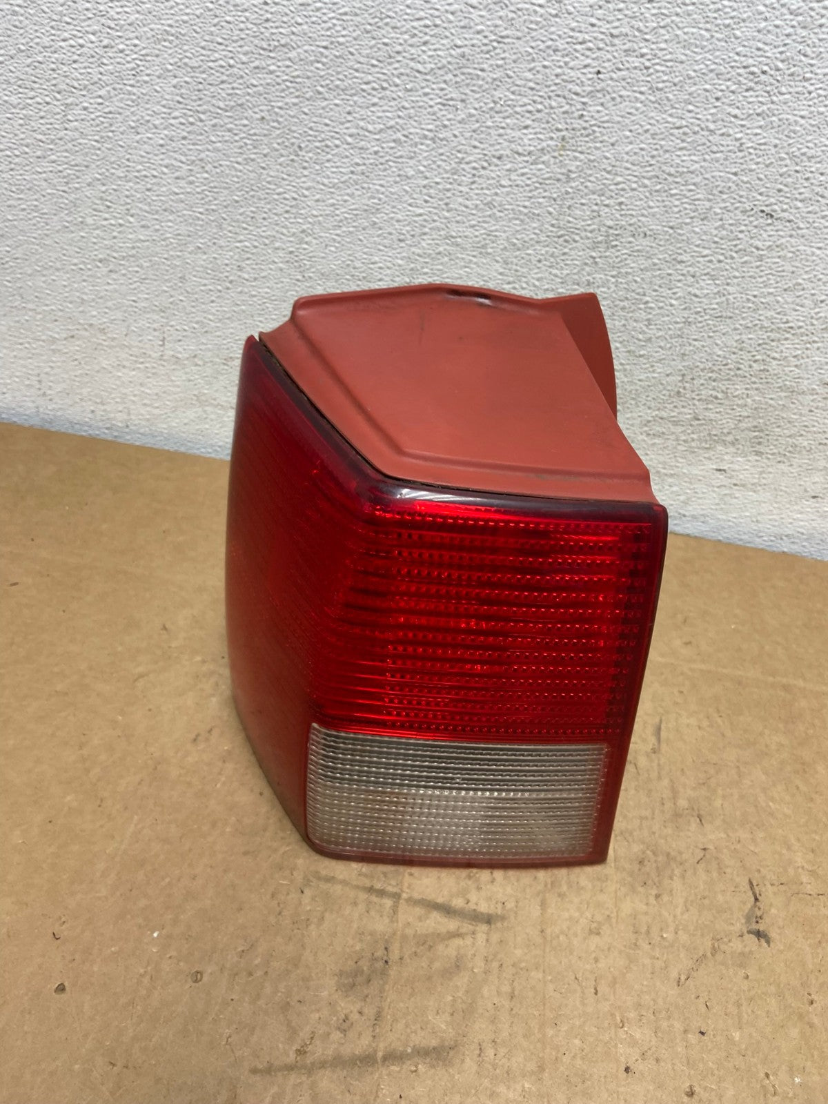 2004-2005 Mitsubishi Endeavor Left Driver LH Tail Light AD6205 LK0