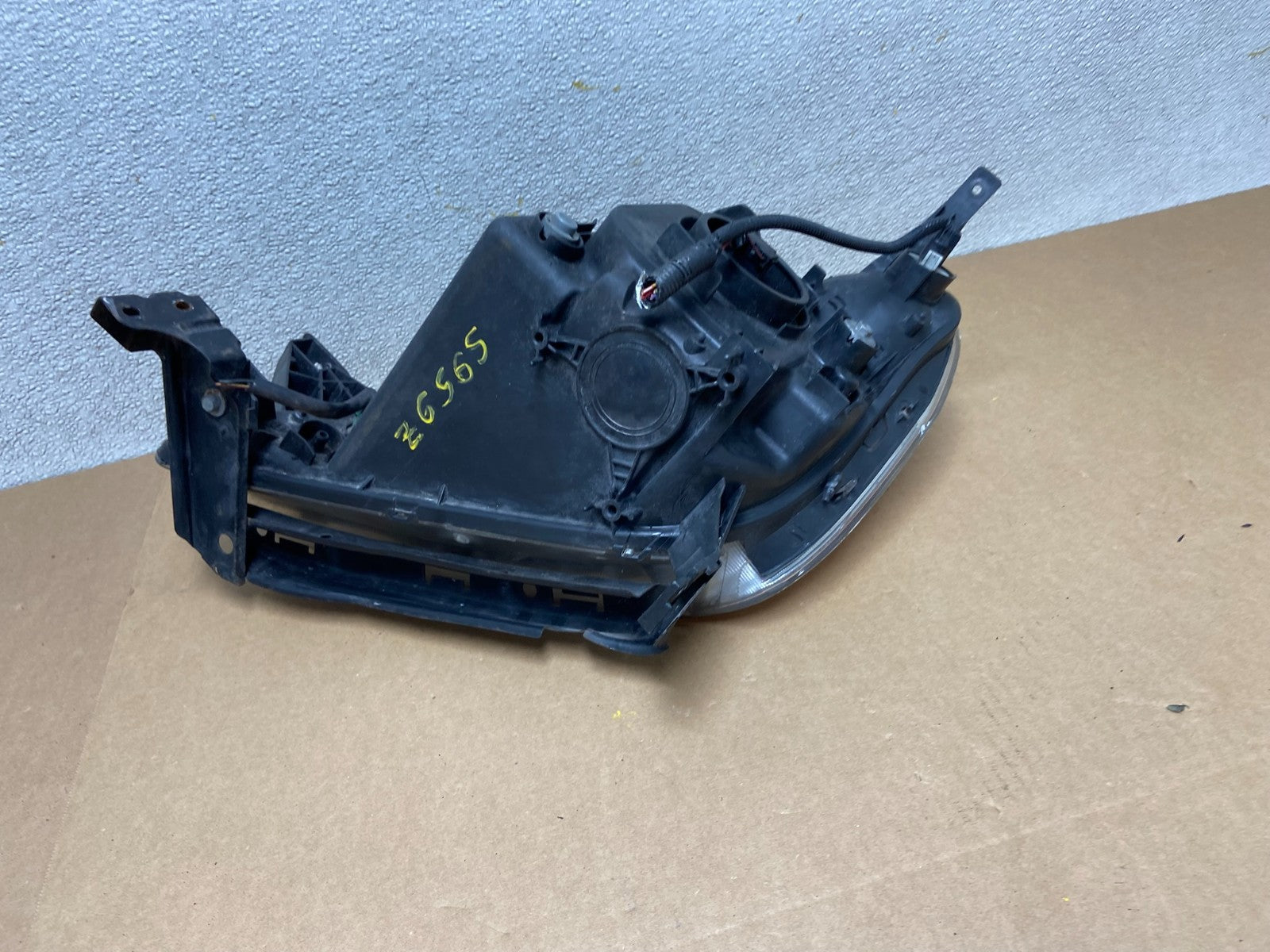 2002 to 2004 Honda CRV CR-V OEM Right Passenger RH Halogen Headlight Z6565 DW9