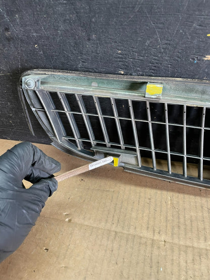 2000 to 2001 Infiniti i30 Front Upper Grill Grille OEM J4104 PS5