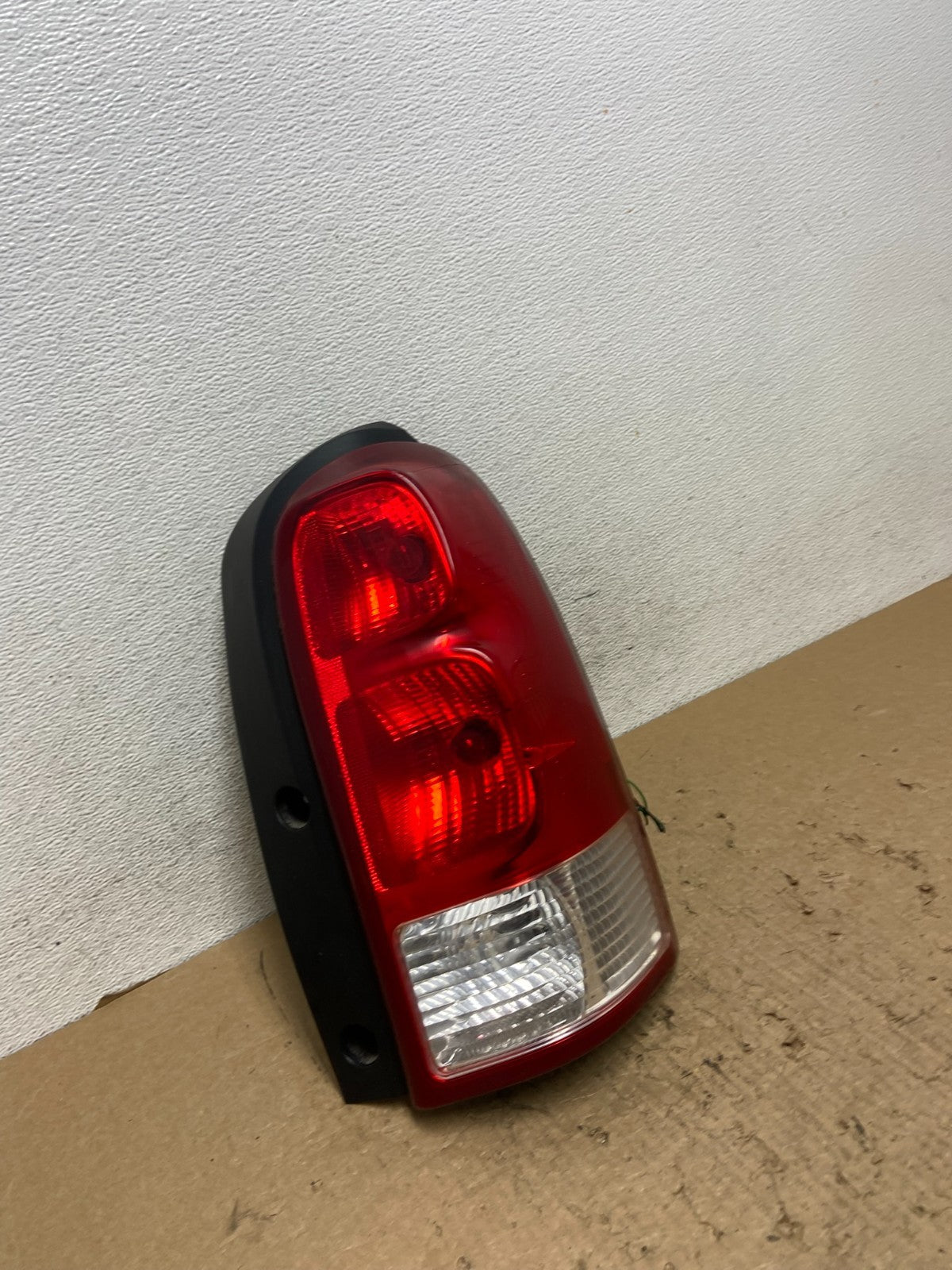 2005 - 2009 Pontiac Montana / Uplander Right Passenger Tail Light AF8440 DW2