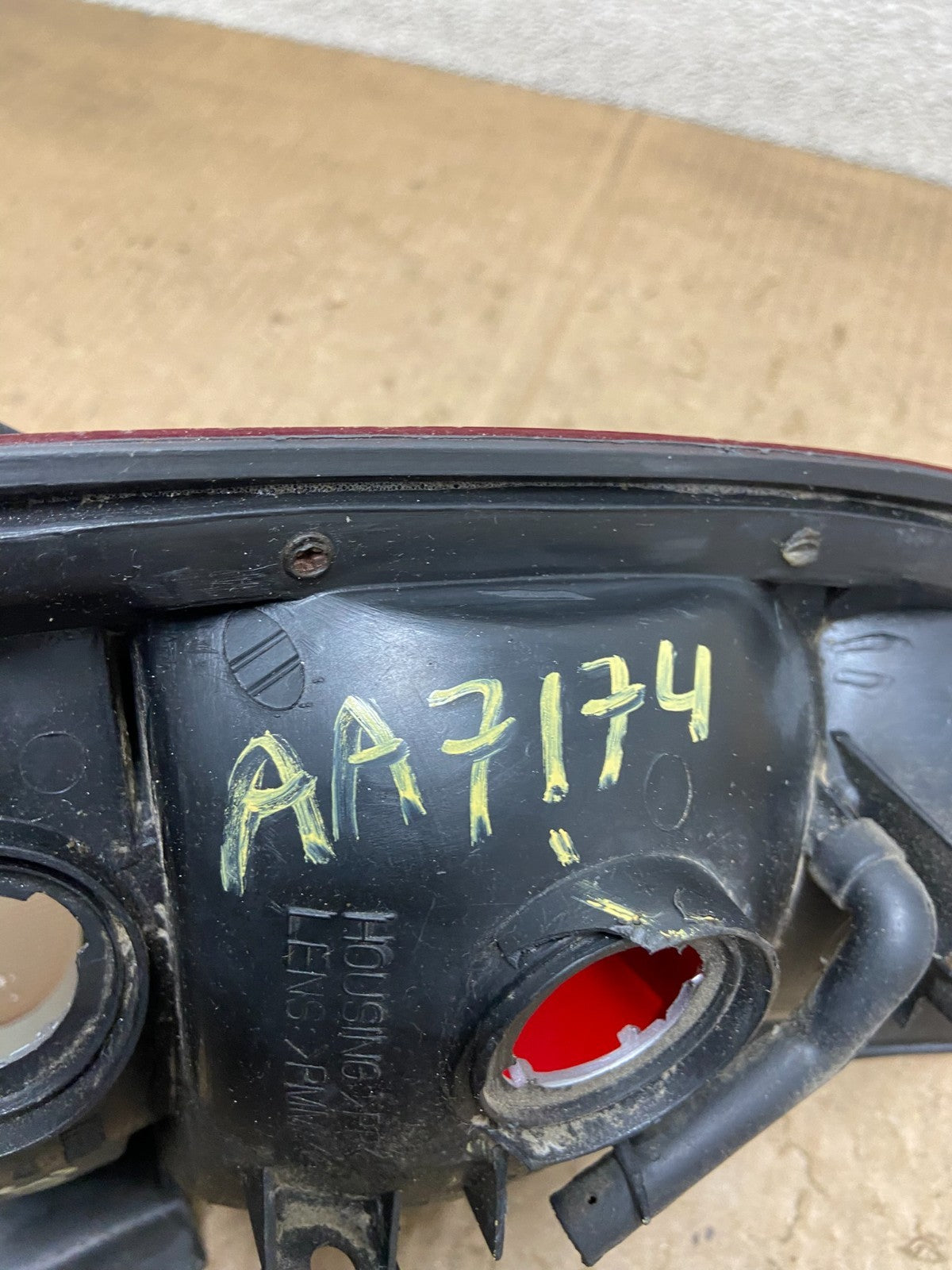 1996 to 2000 Hyundai Elantra Wagon Right Passenger Side Tail Light AA7174 DG9