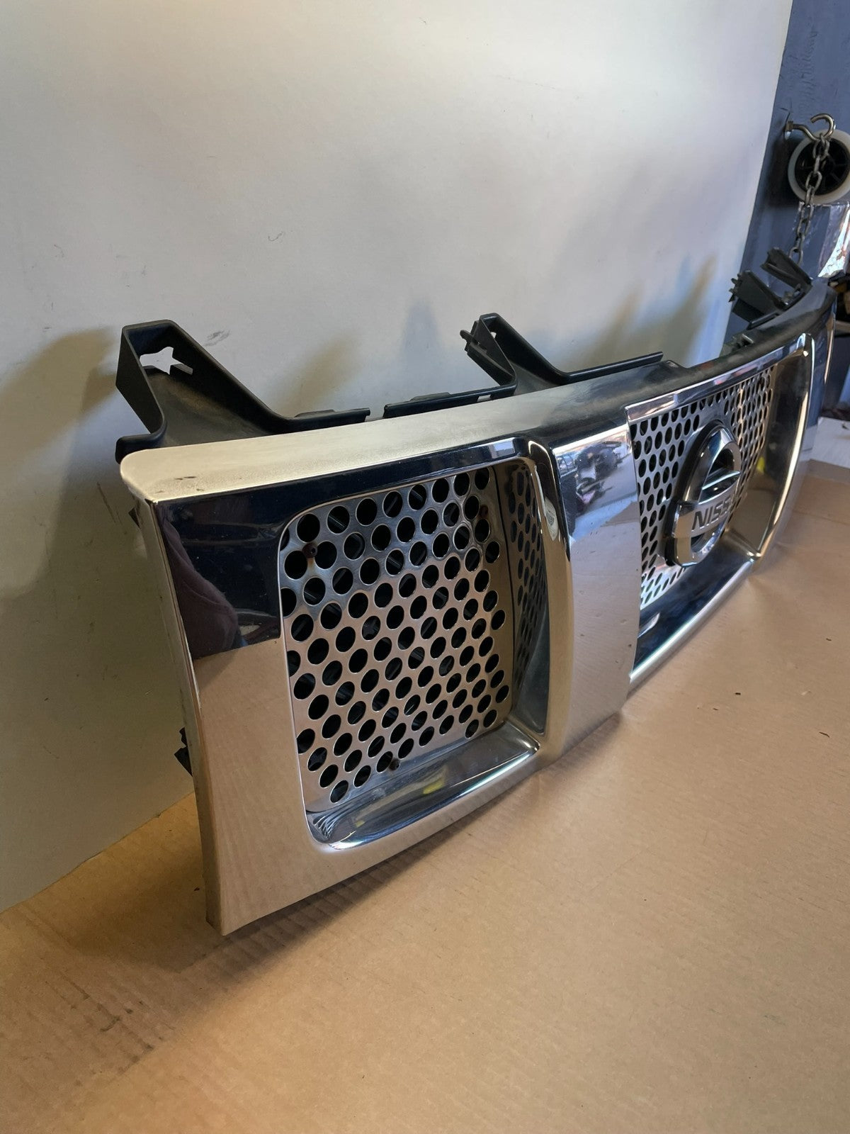 2004 to 2007 Nissan Titan Armada Front Upper Grill Grille AJ1055 DG2