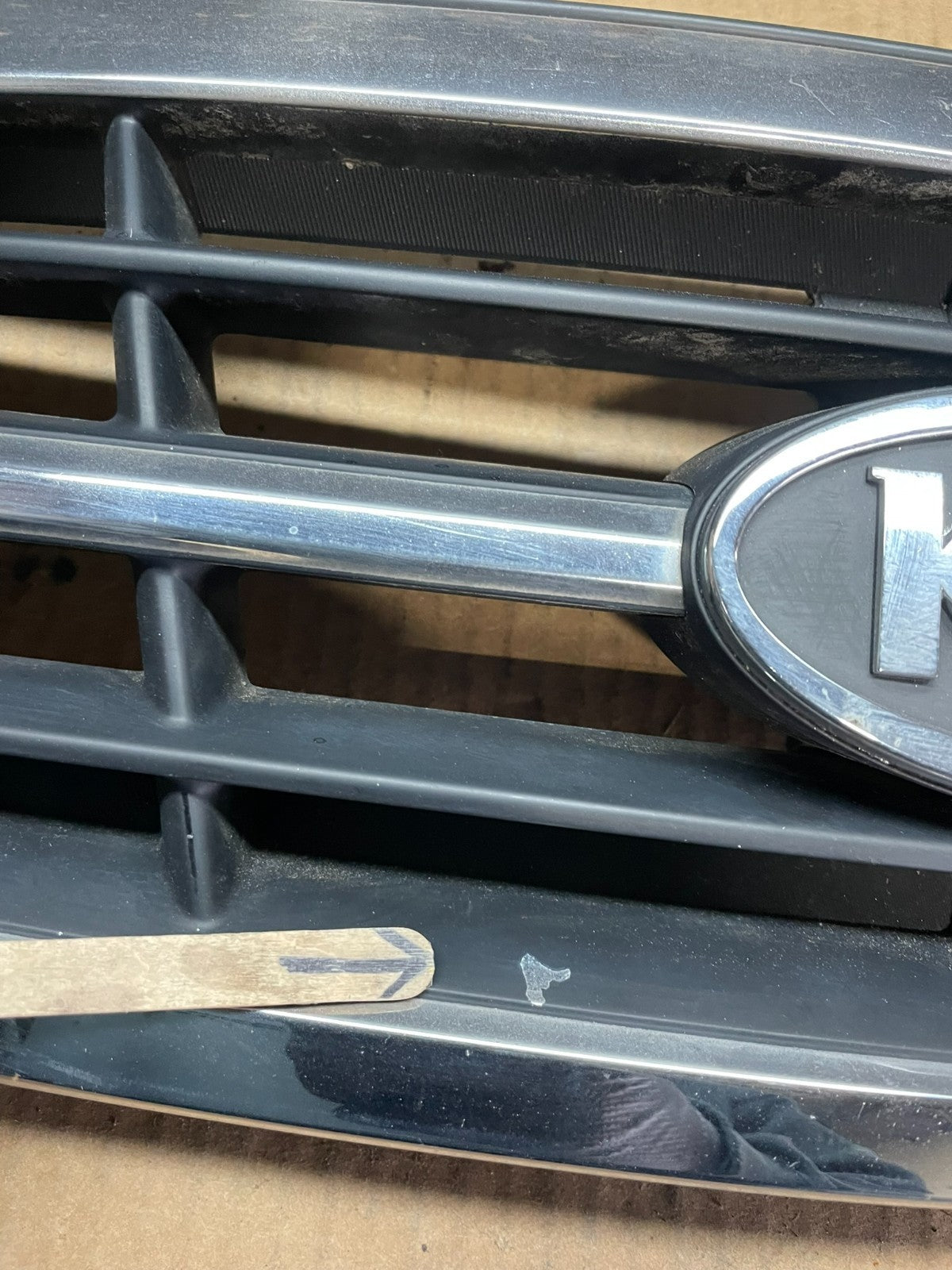 2004 to 2006 Kia Optima Front Grille Grill AA91143
