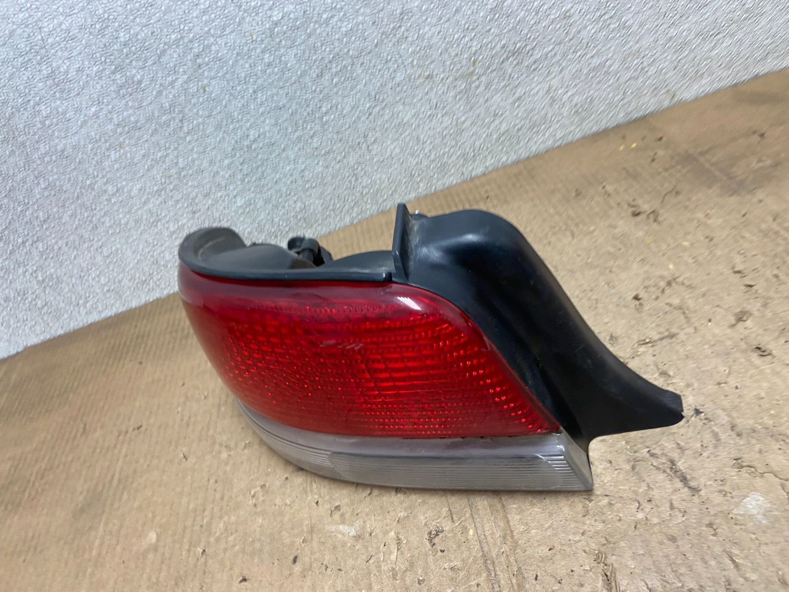 1995 to 2000 Chrysler Cirrus Left Driver LH Side Tail Light Oem AA70201