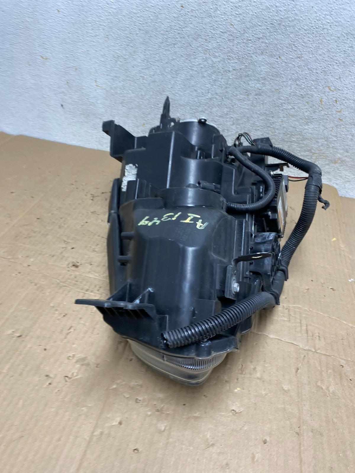 2009 - 2014 Nissan Maxima Headlight Right Passenger Xenon HID AI1349 DW8