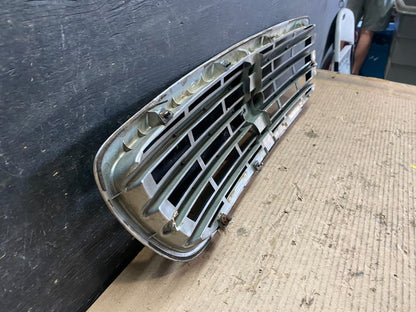 2001 to 2004 Kia Sedona Front Upper Grill Grille OEM S5773 DG9