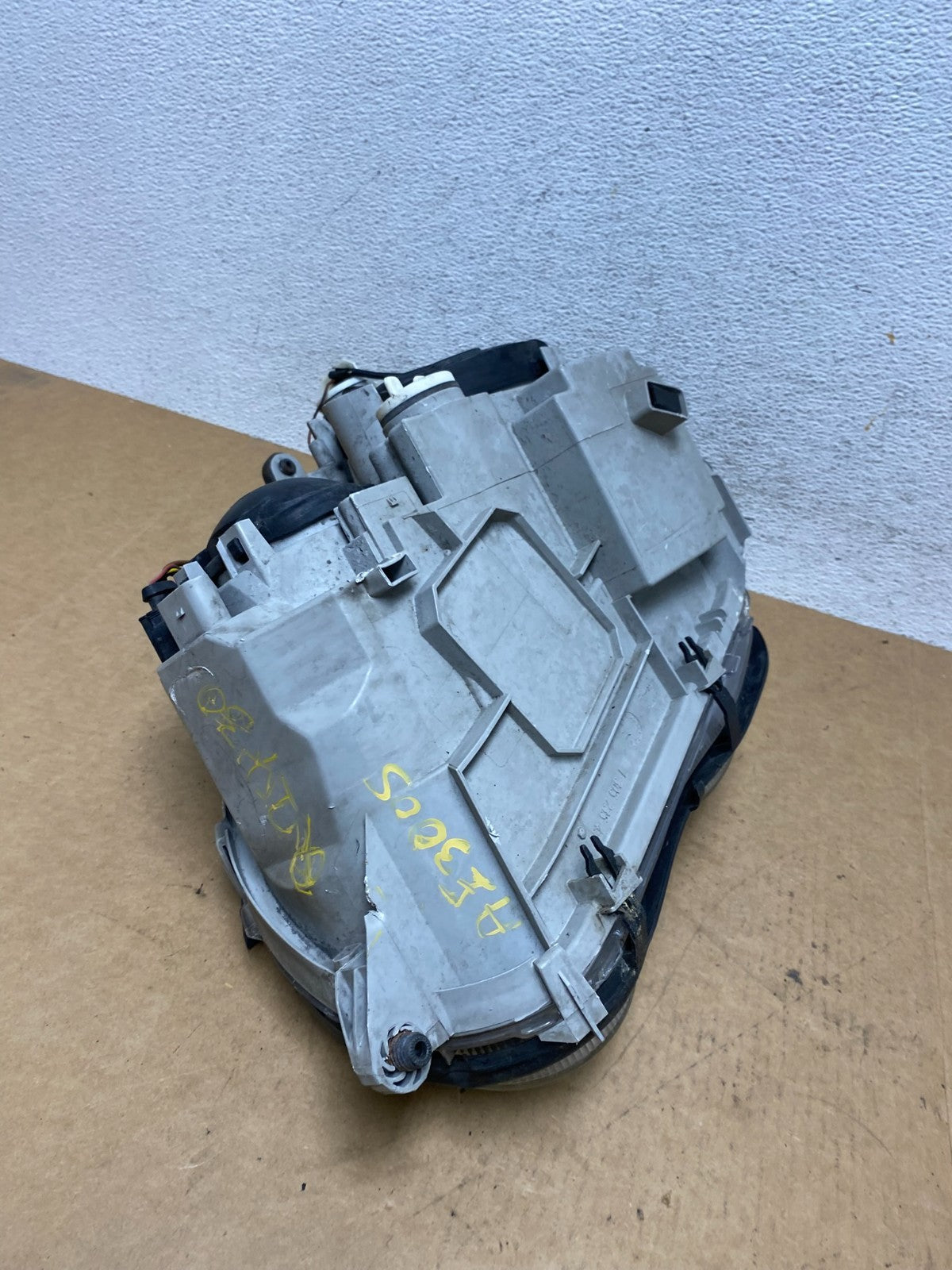 2001-2004 Mercedes-Benz C Class Halogen Right Passenger Headlight AE3005 DG12