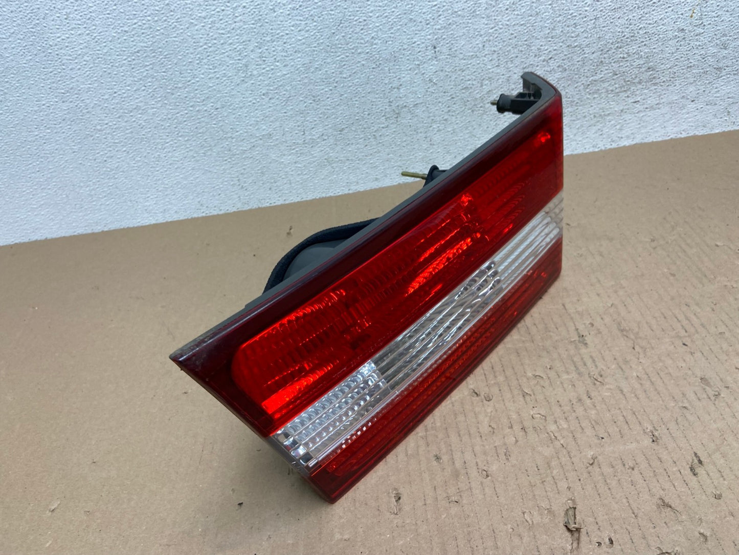 2000 2001 Lexus ES300 Inner Left Driver LH Side Tail Light AE7276 LK2