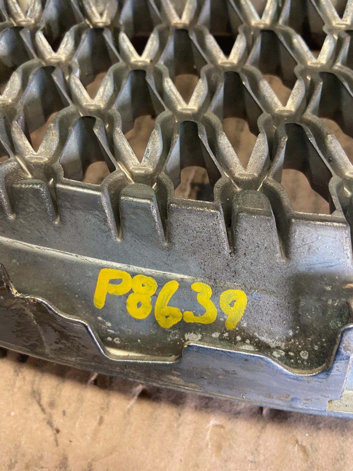 2007 to 2011 Hyundai Veracruz Chrome Grille Grill Aftermarket P8639 DG13