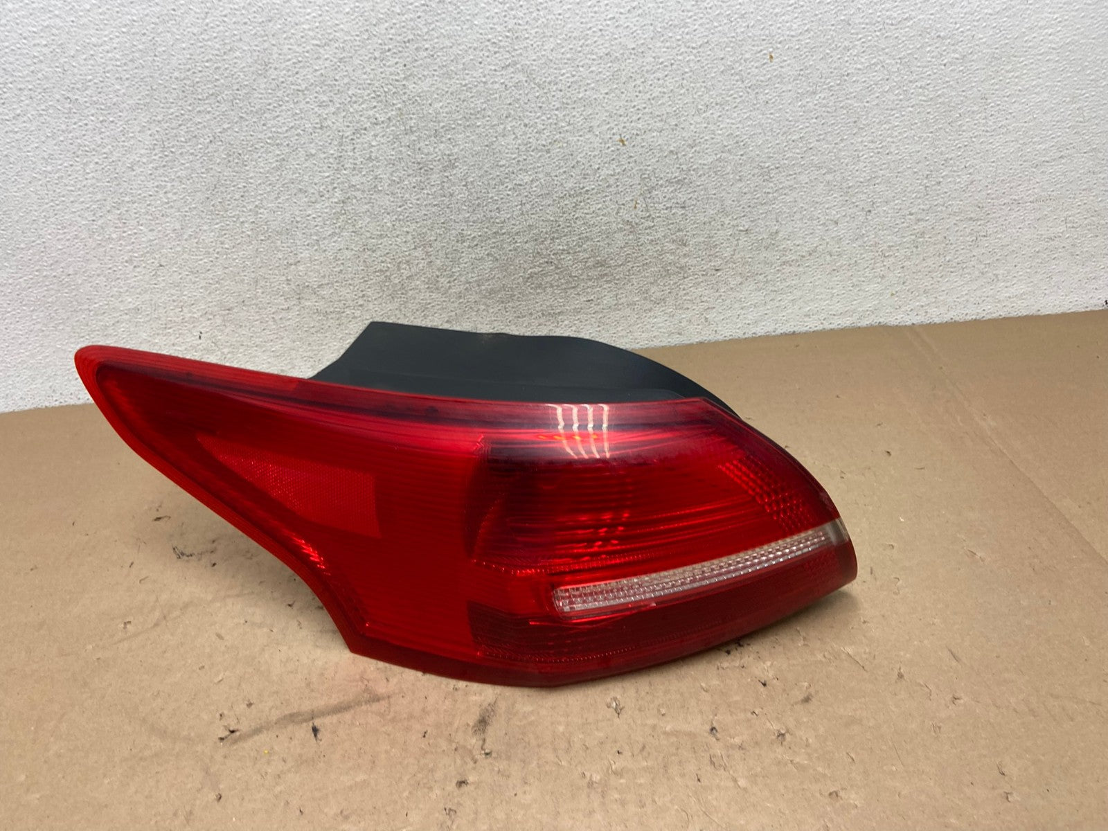 2015 - 2018 Ford Focus Sedan Left Driver LH Tail Light AG4266 LK0