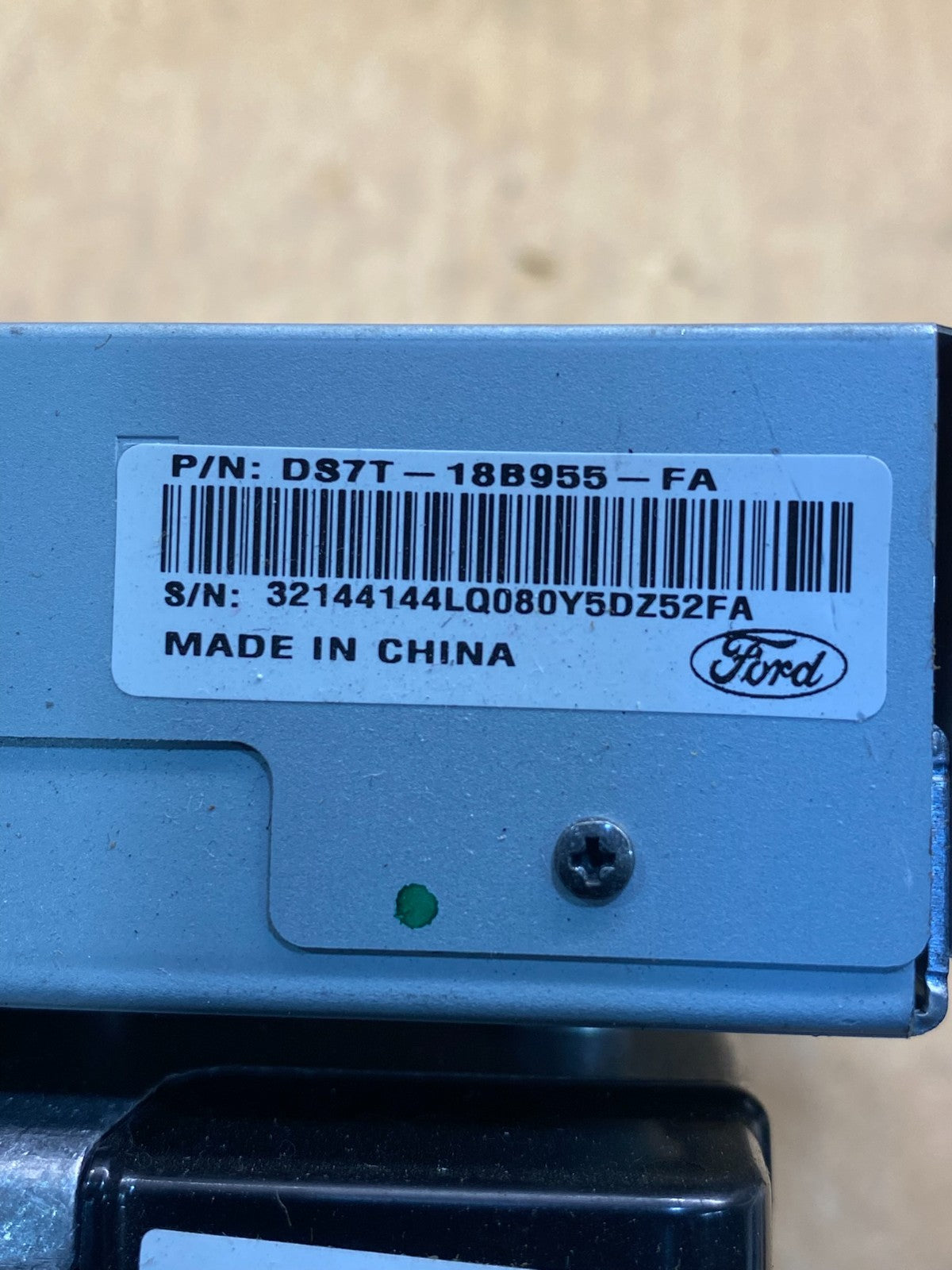 2013 to 2016 Ford Fusion Radio Information Display Screen AD3607 DG4