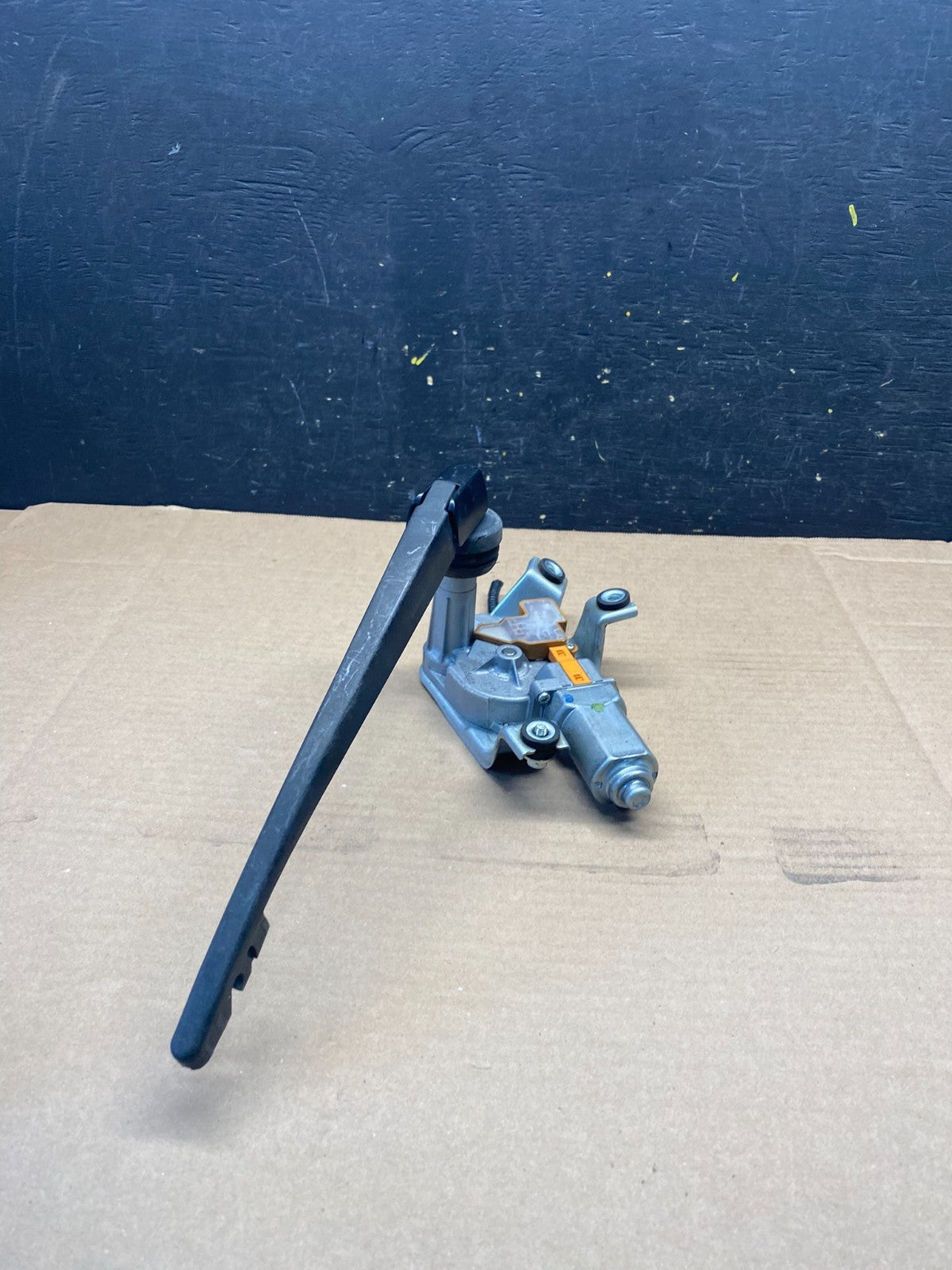 2010 to 2011 Honda Insight Rear Windshield Washer Wiper Motor q2470 DG4