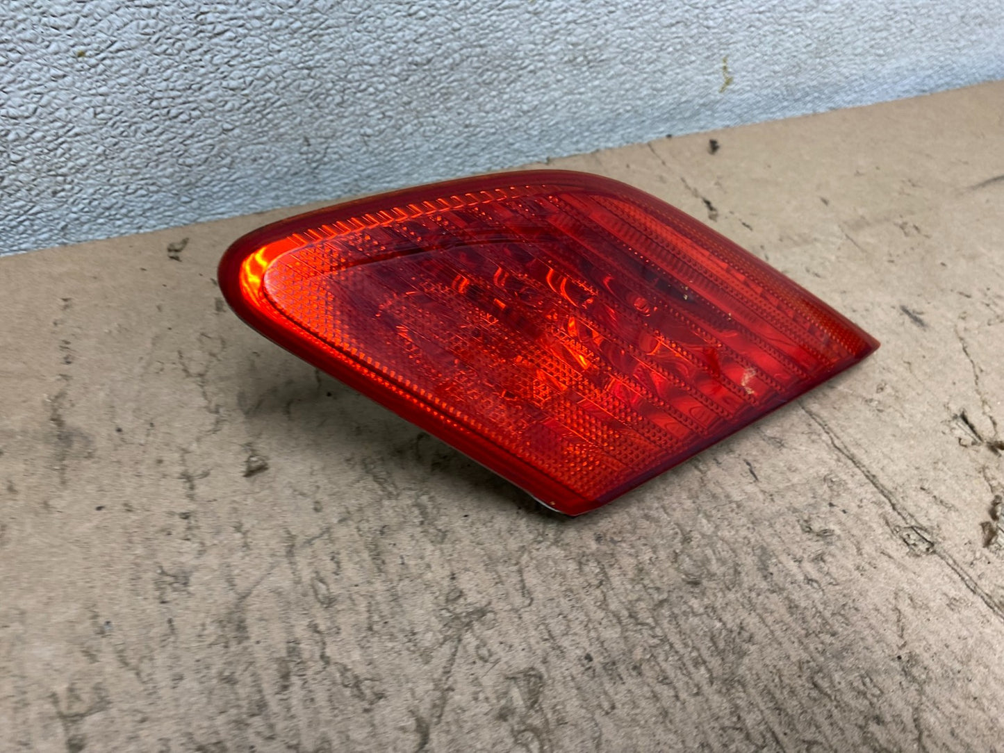 2003 to 2004 Toyota Avalon Right Passenger RH Inner Tail Light OEM S5382 DW1