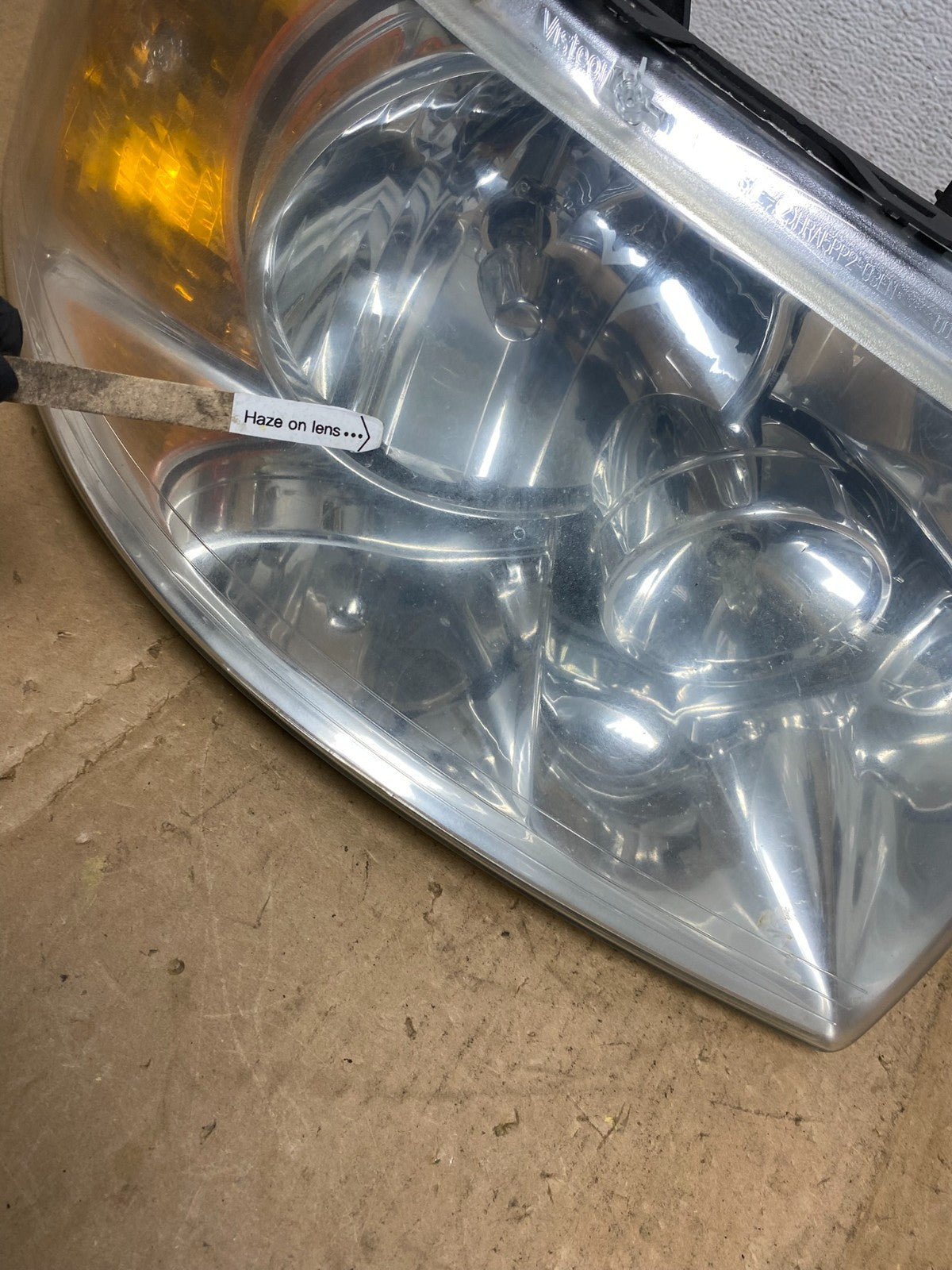 2003 - 2006 Ford Expedition Right Passenger Side Headlight Halogen AD1360 DW4