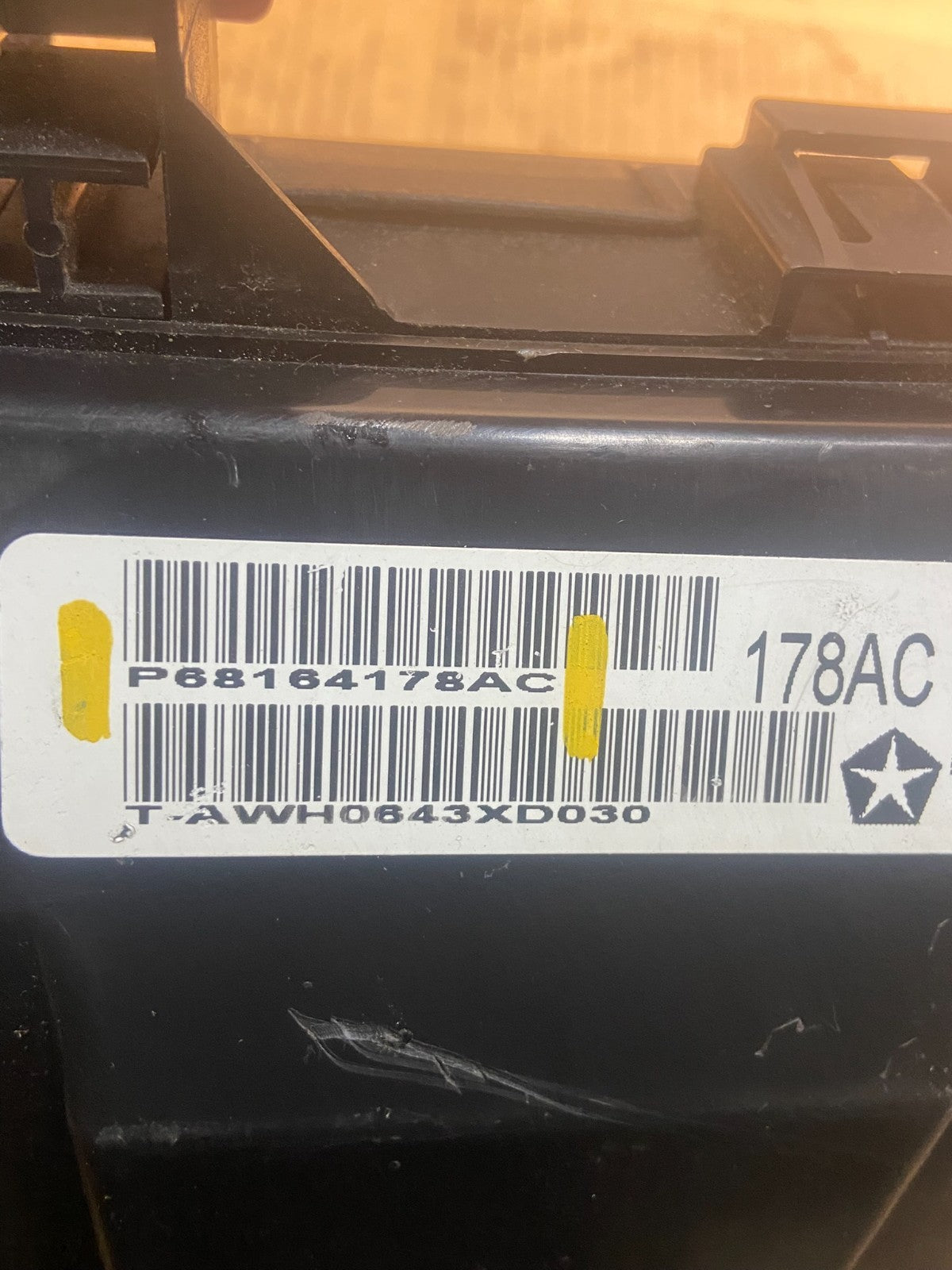 Dodge Chrysler Fuse Box p68164178ac Y4357 PS6